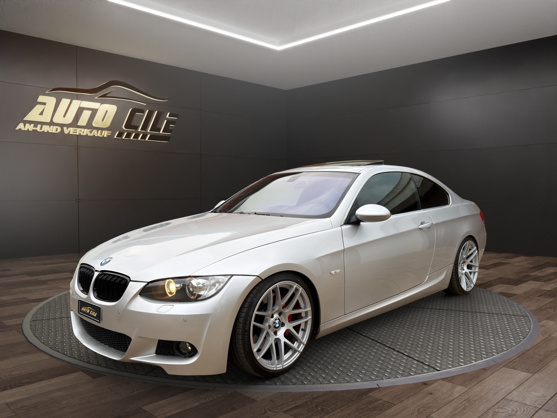 BMW 335i Coupé-image-0