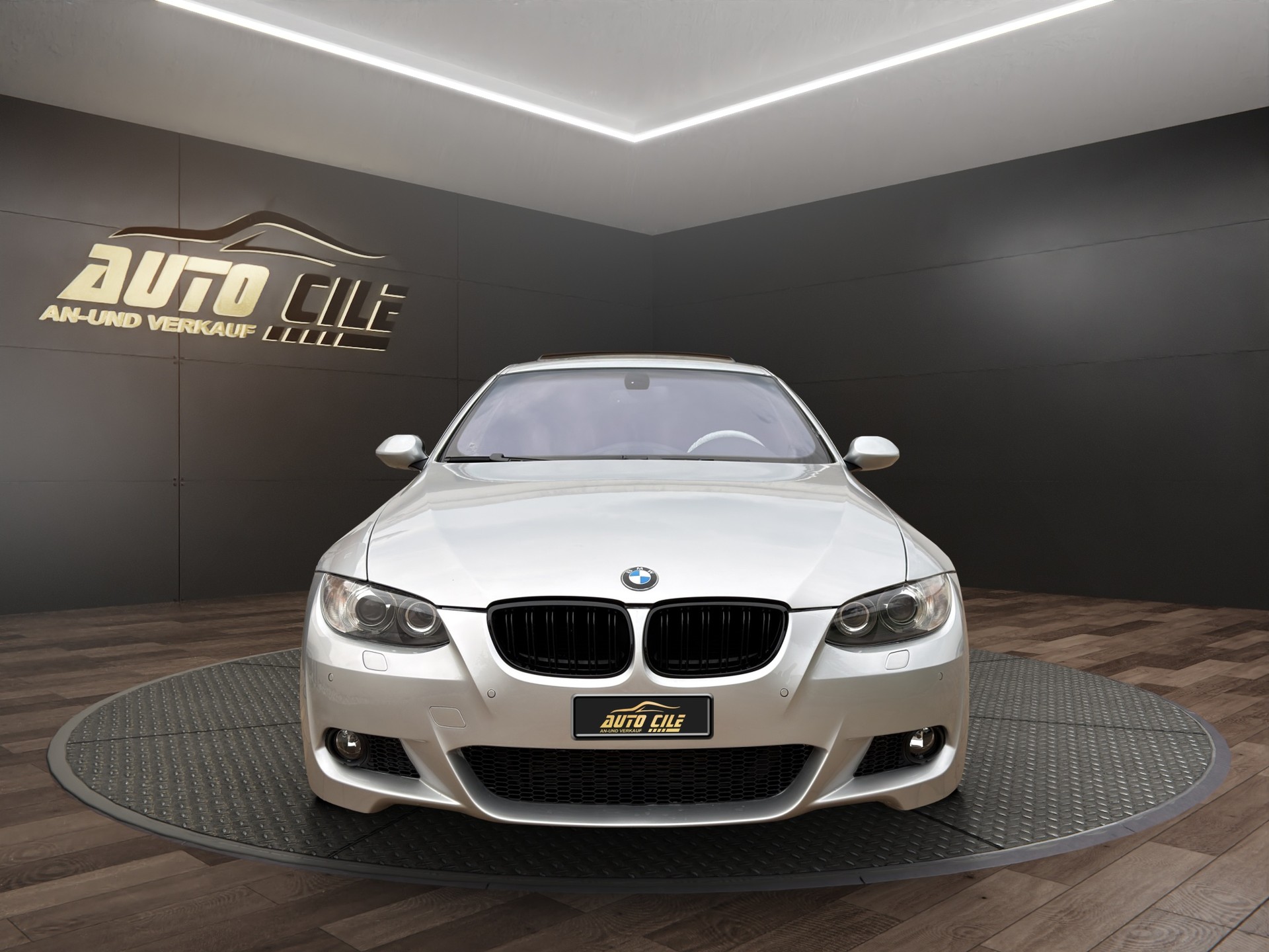 BMW 335i Coupé-image-1