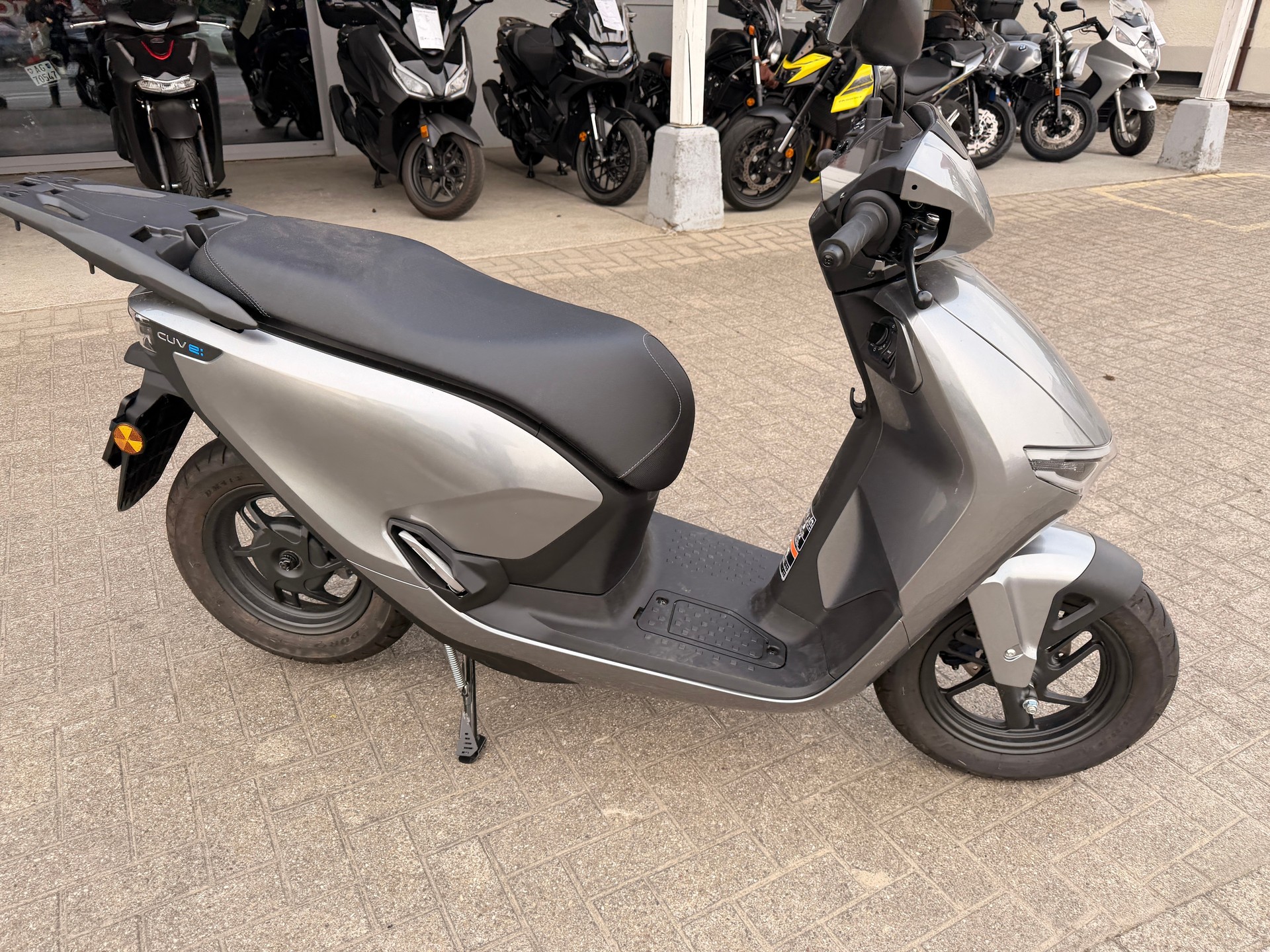 HONDA CUV-showroom-element-3