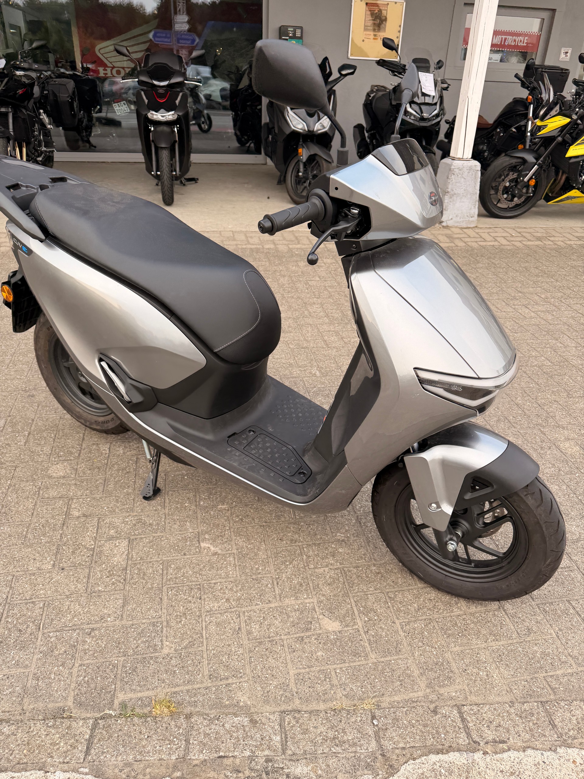 HONDA CUV-showroom-element-2