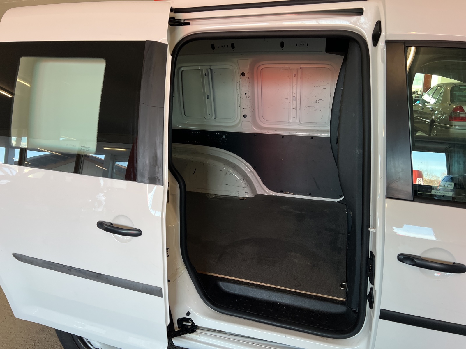 VW Caddy 1.2 TSI Entry BlueMotion Technology-image-7
