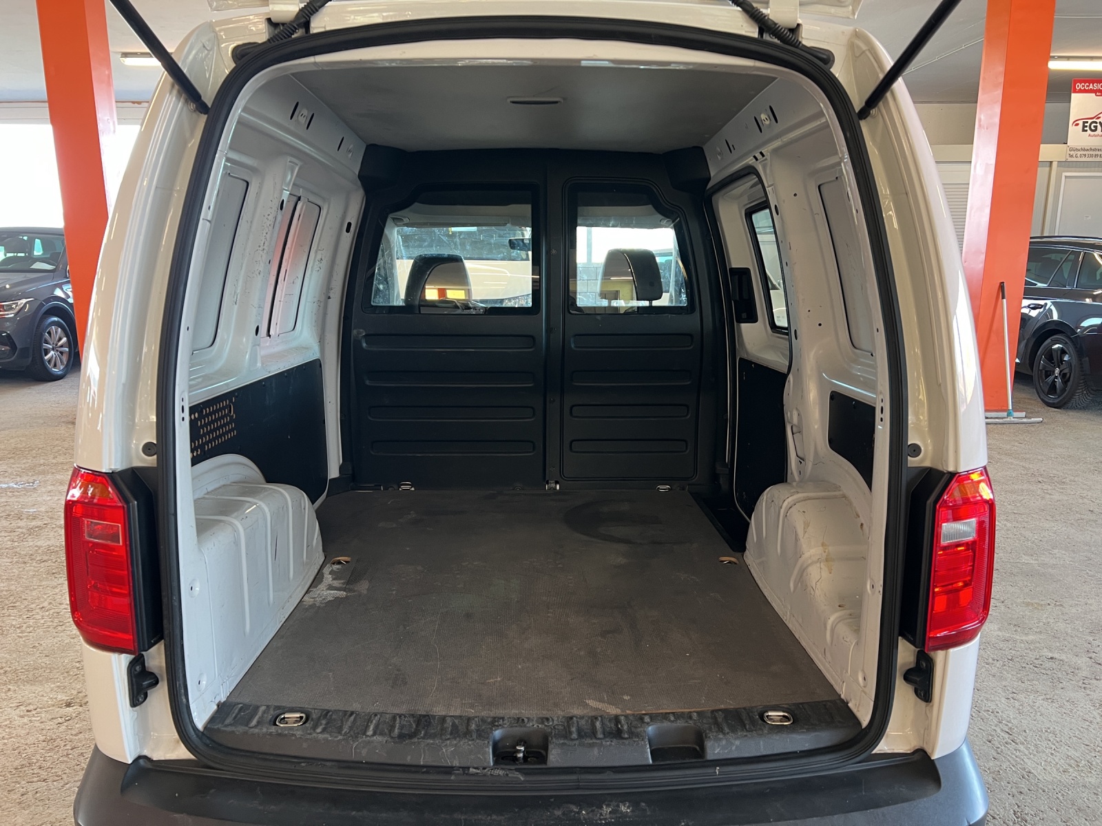 VW Caddy 1.2 TSI Entry BlueMotion Technology-image-9