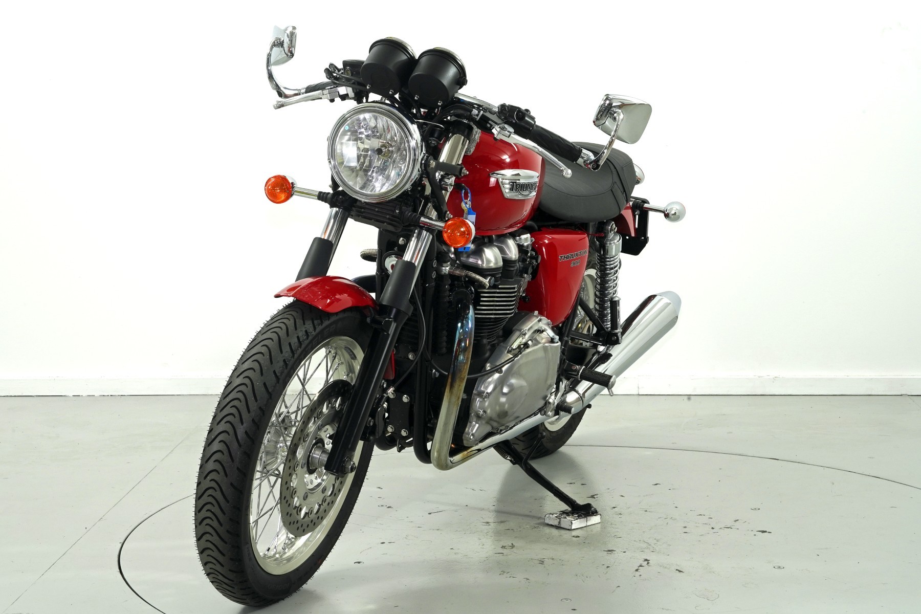 TRIUMPH Thruxton 900-showroom-element-2
