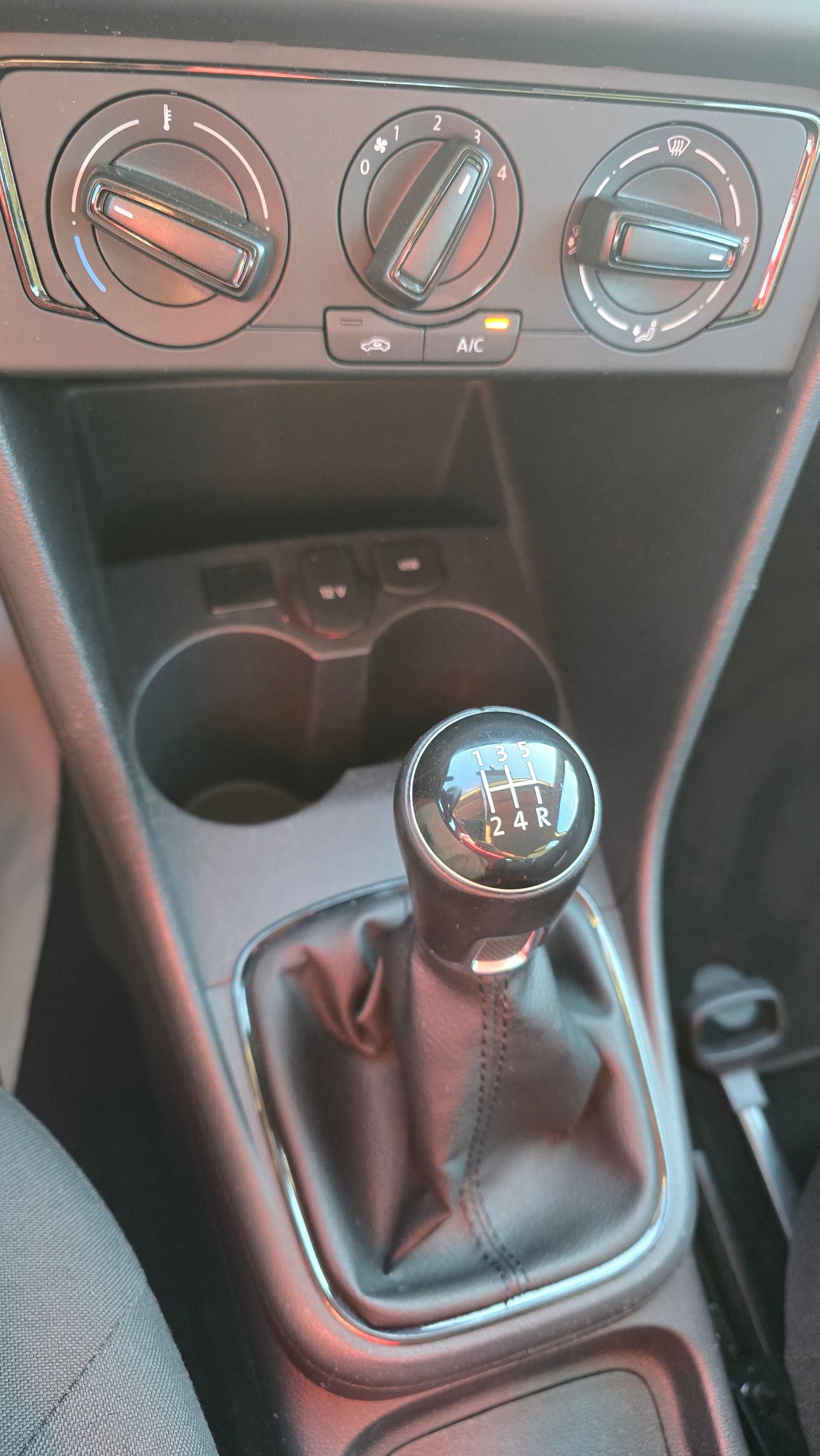 VW Polo 1.0 BMT Trendline-image-16