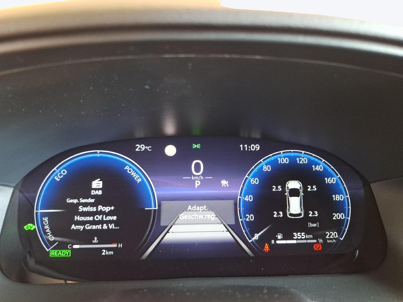 TOYOTA Yaris 1.5 VVT-i HSD Premium-image-14