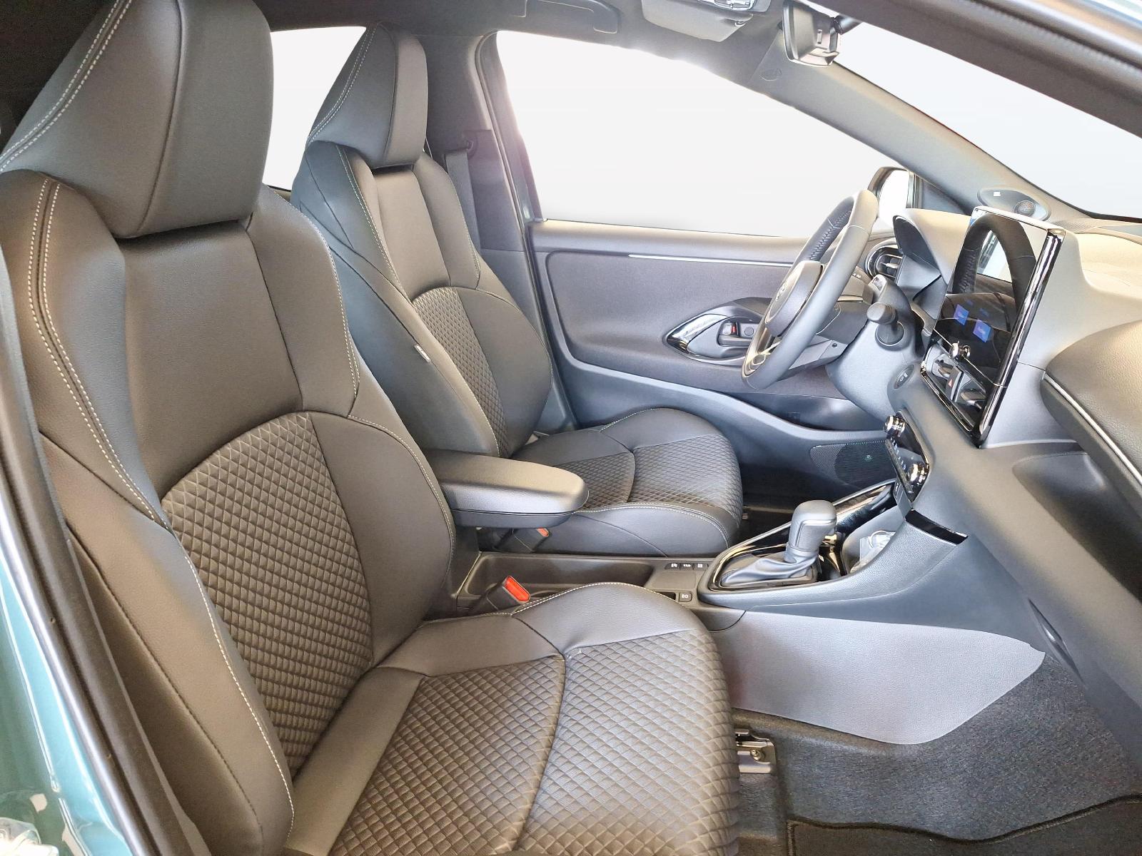 TOYOTA Yaris 1.5 VVT-i HSD Premium-image-8