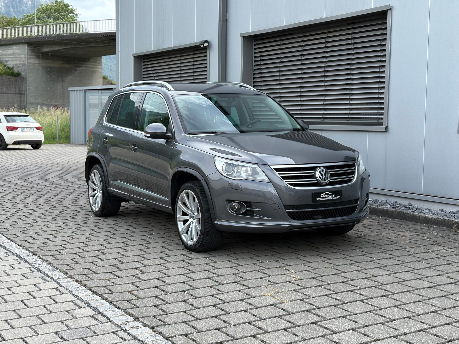 VW Tiguan 2.0 TDI 4Motion DSG R-Line-image-4