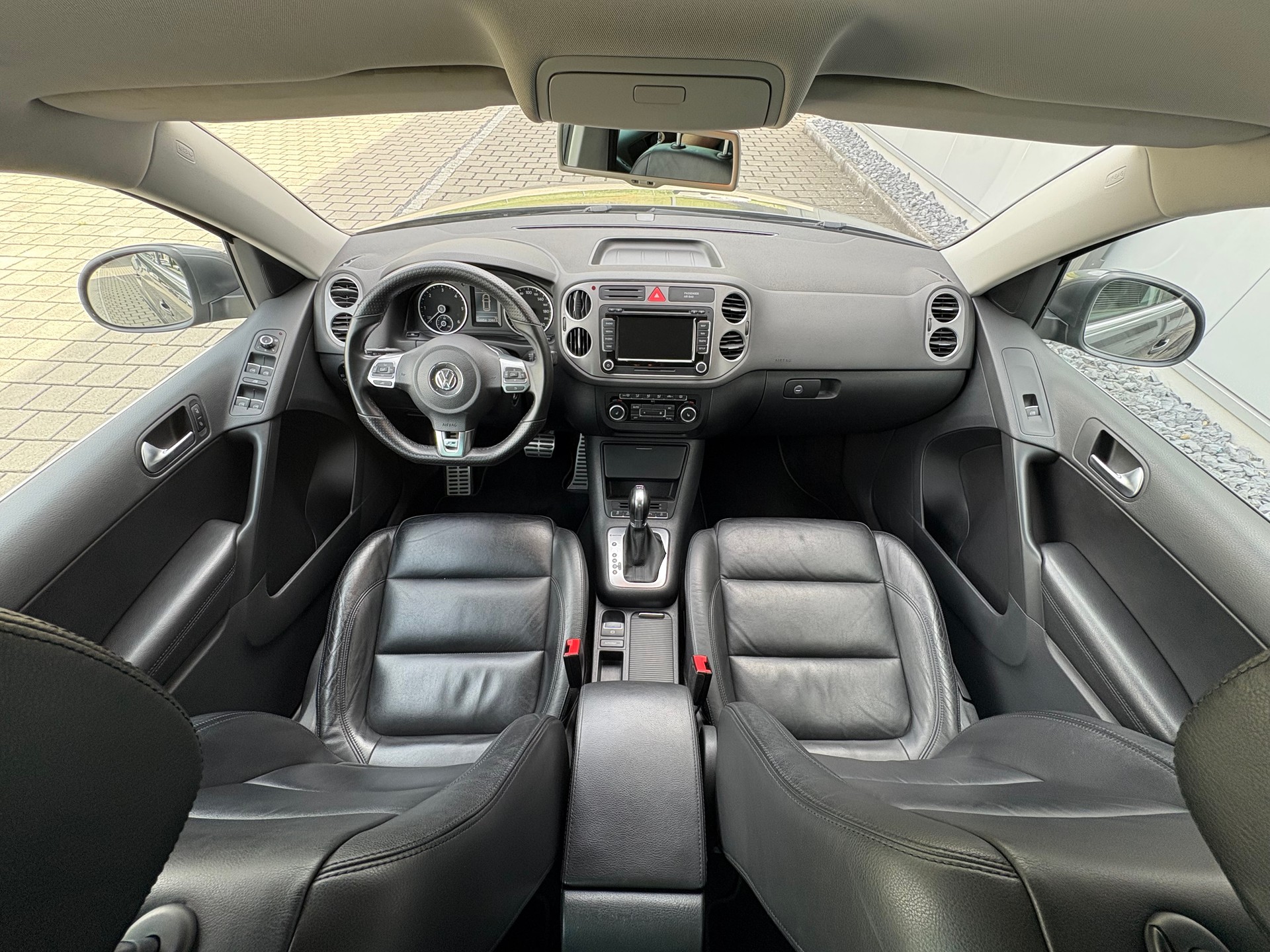 VW Tiguan 2.0 TDI 4Motion DSG R-Line-image-13