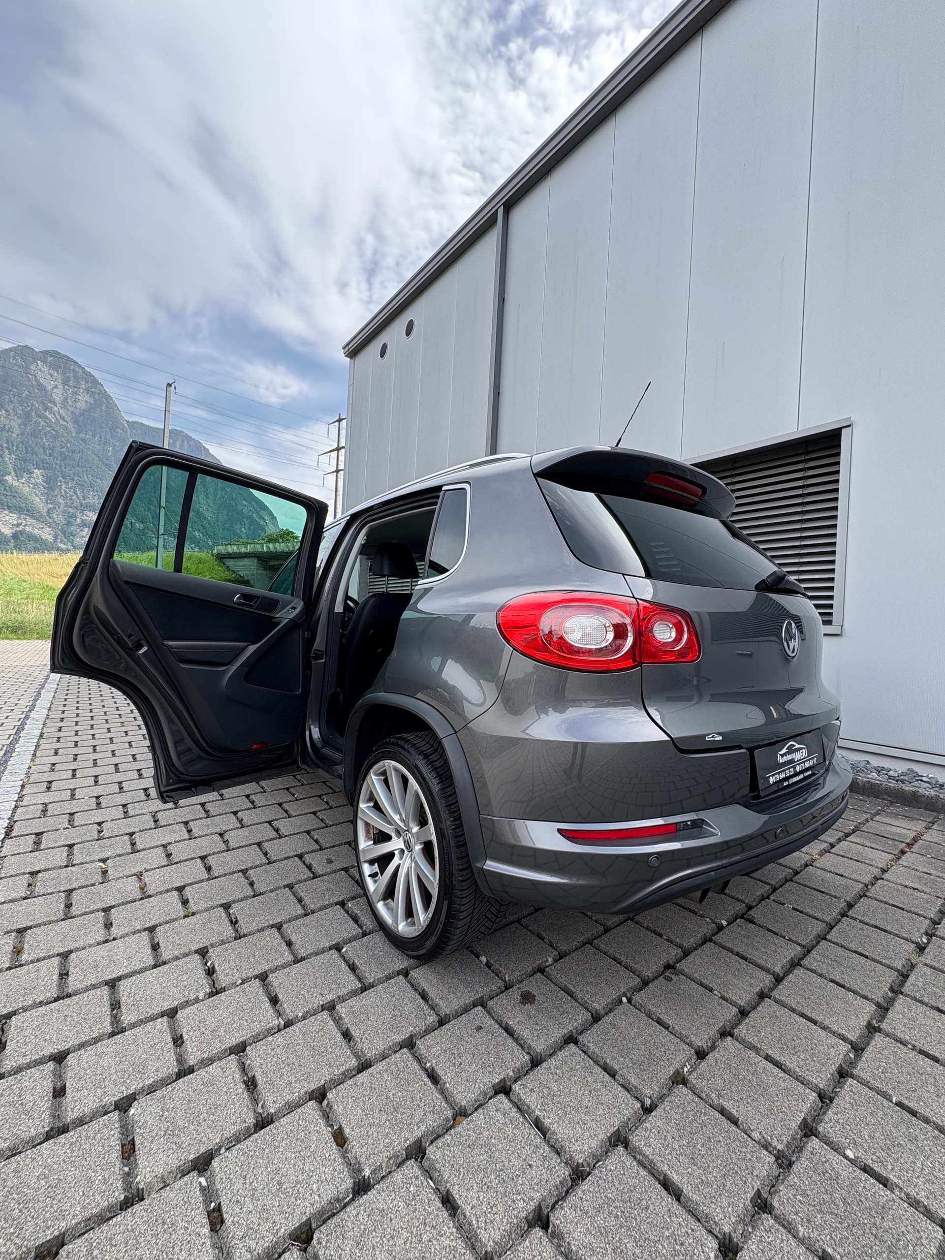 VW Tiguan 2.0 TDI 4Motion DSG R-Line-image-14
