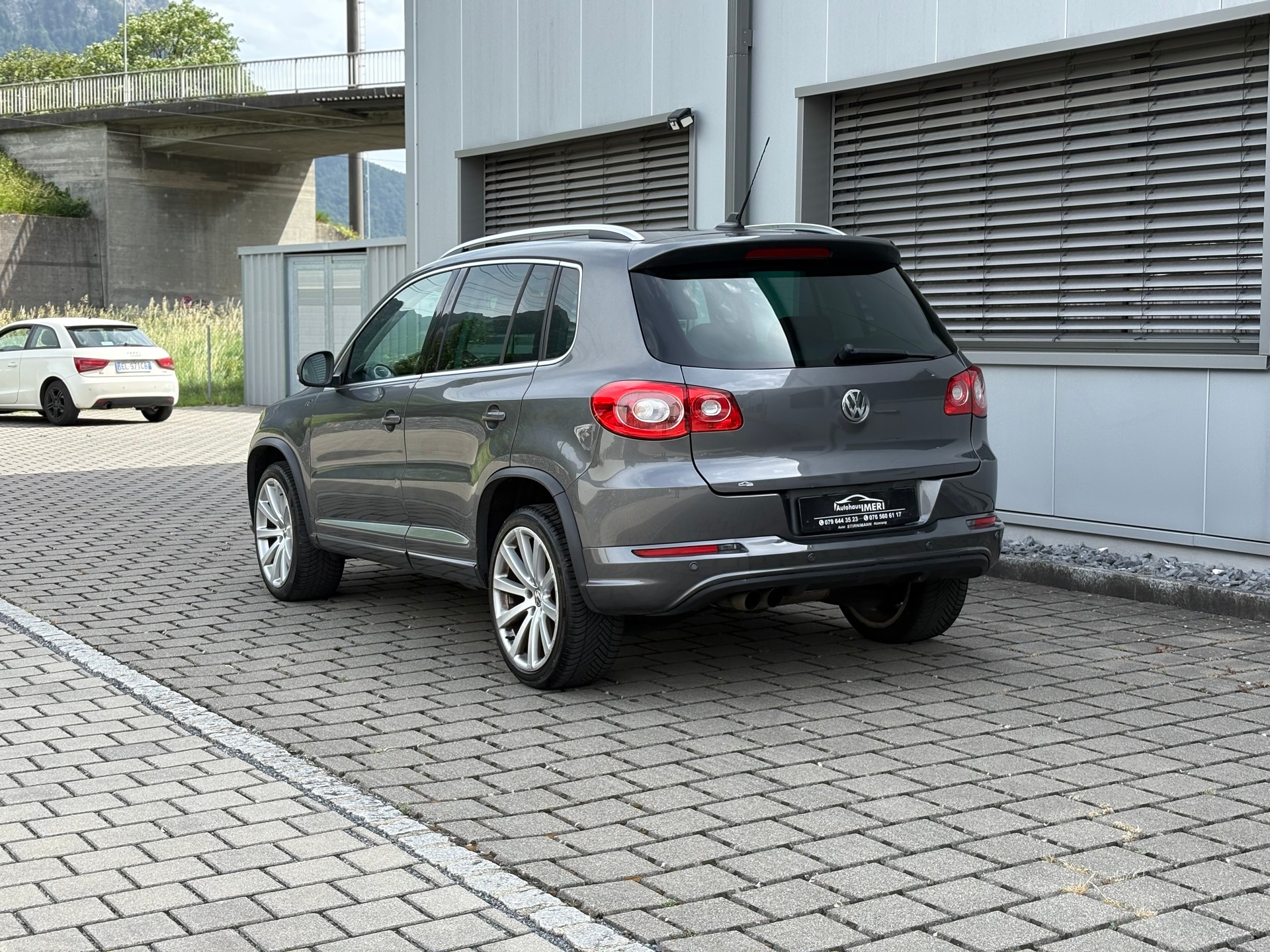 VW Tiguan 2.0 TDI 4Motion DSG R-Line-image-6