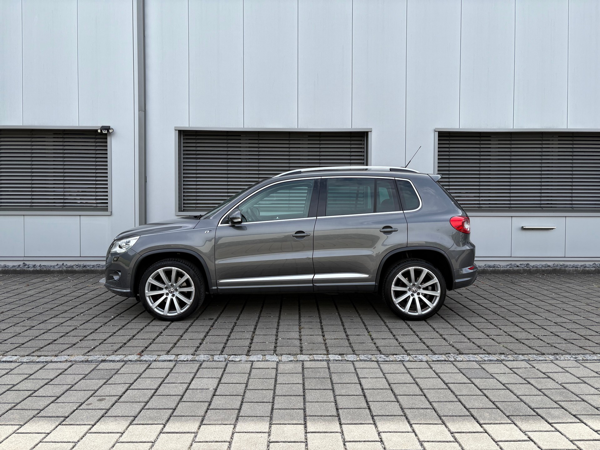 VW Tiguan 2.0 TDI 4Motion DSG R-Line-image-10
