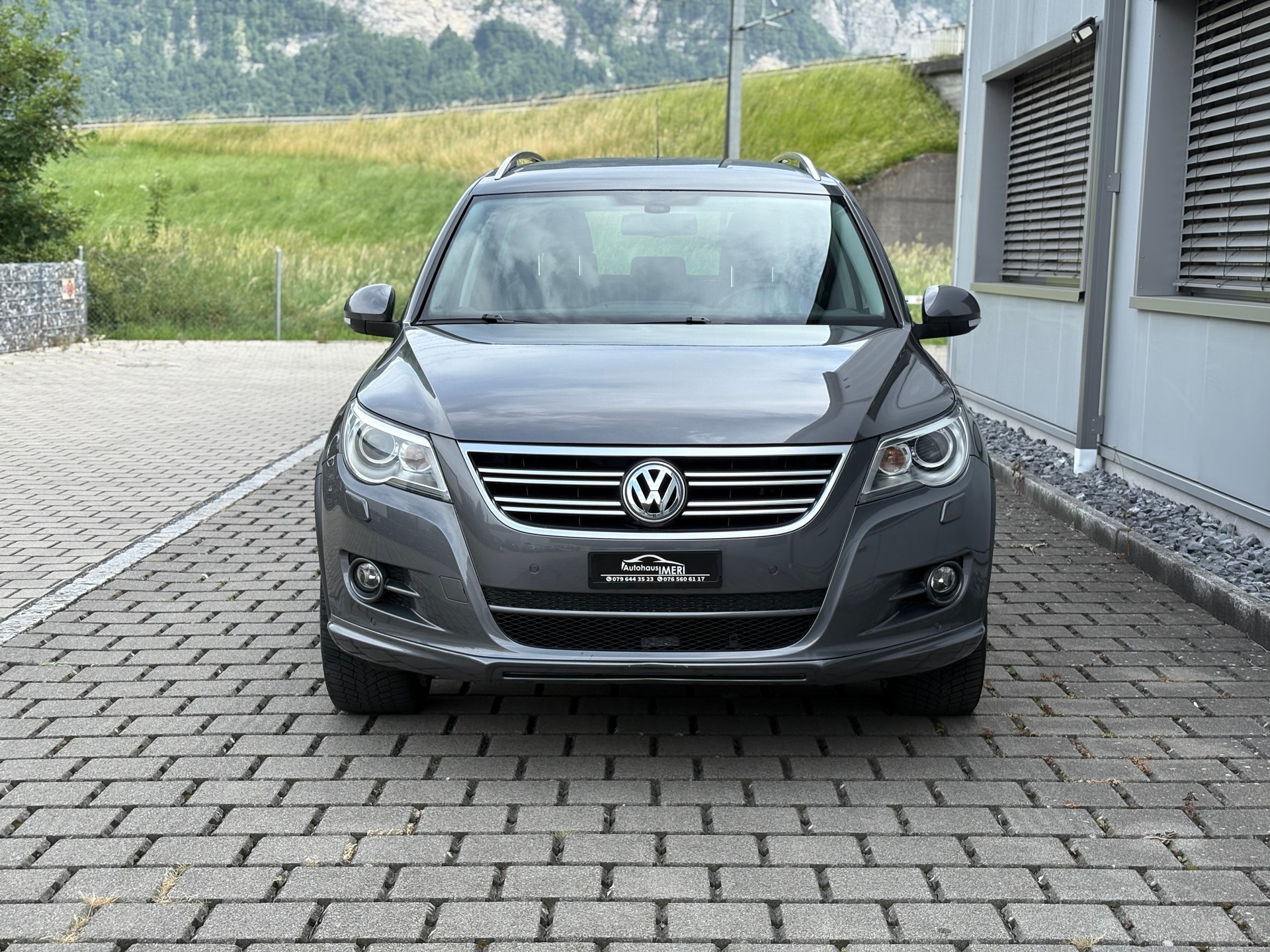 VW Tiguan 2.0 TDI 4Motion DSG R-Line-image-2