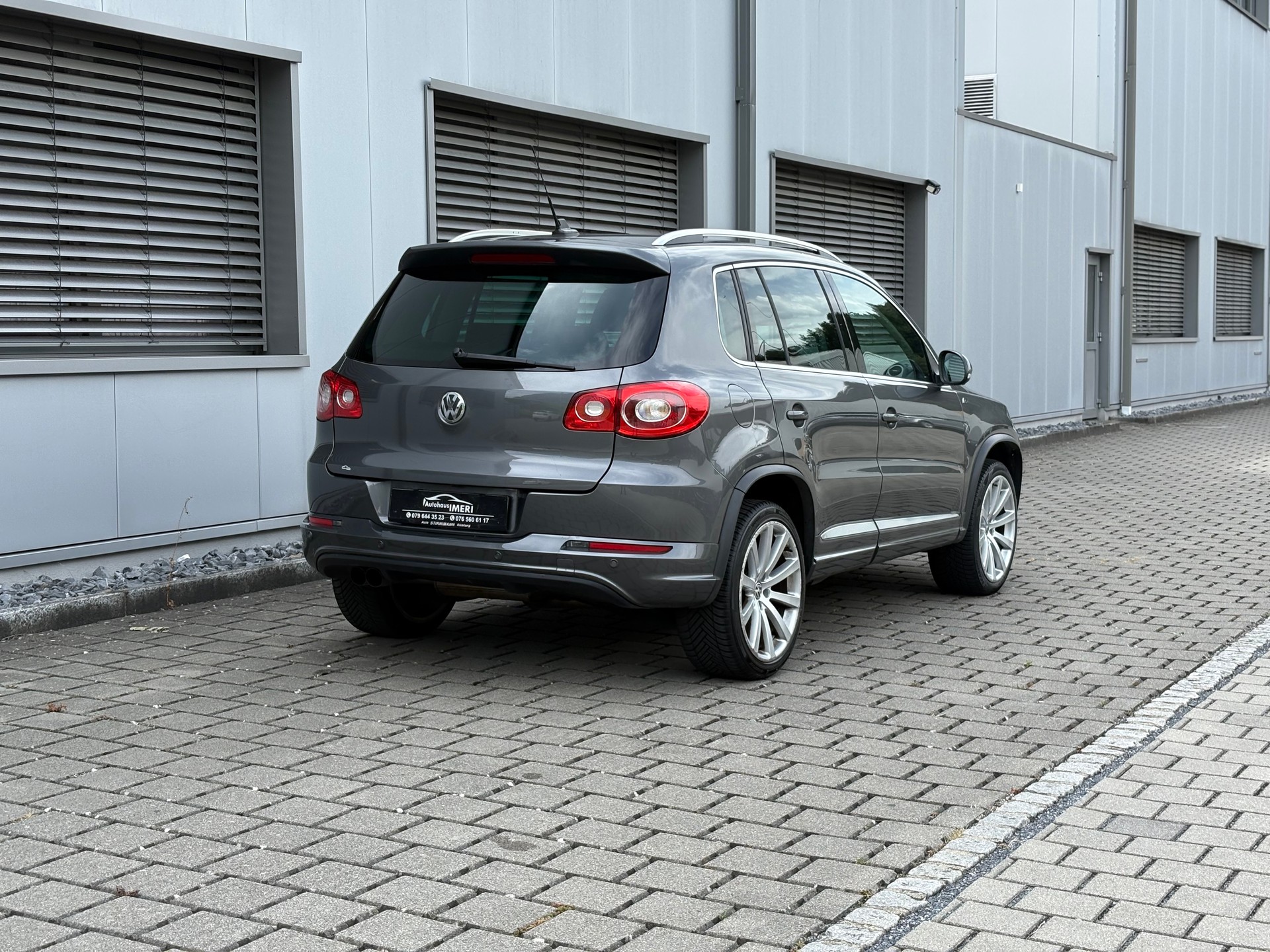 VW Tiguan 2.0 TDI 4Motion DSG R-Line-image-9
