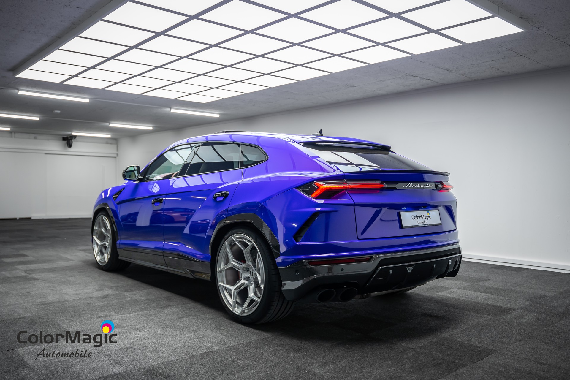 LAMBORGHINI URUS * FULL CARBON INNEN & AUSSEN * 23 ZOLL SCHMIEDERÄDER * LEASING AB 925 *-showroom-element-3
