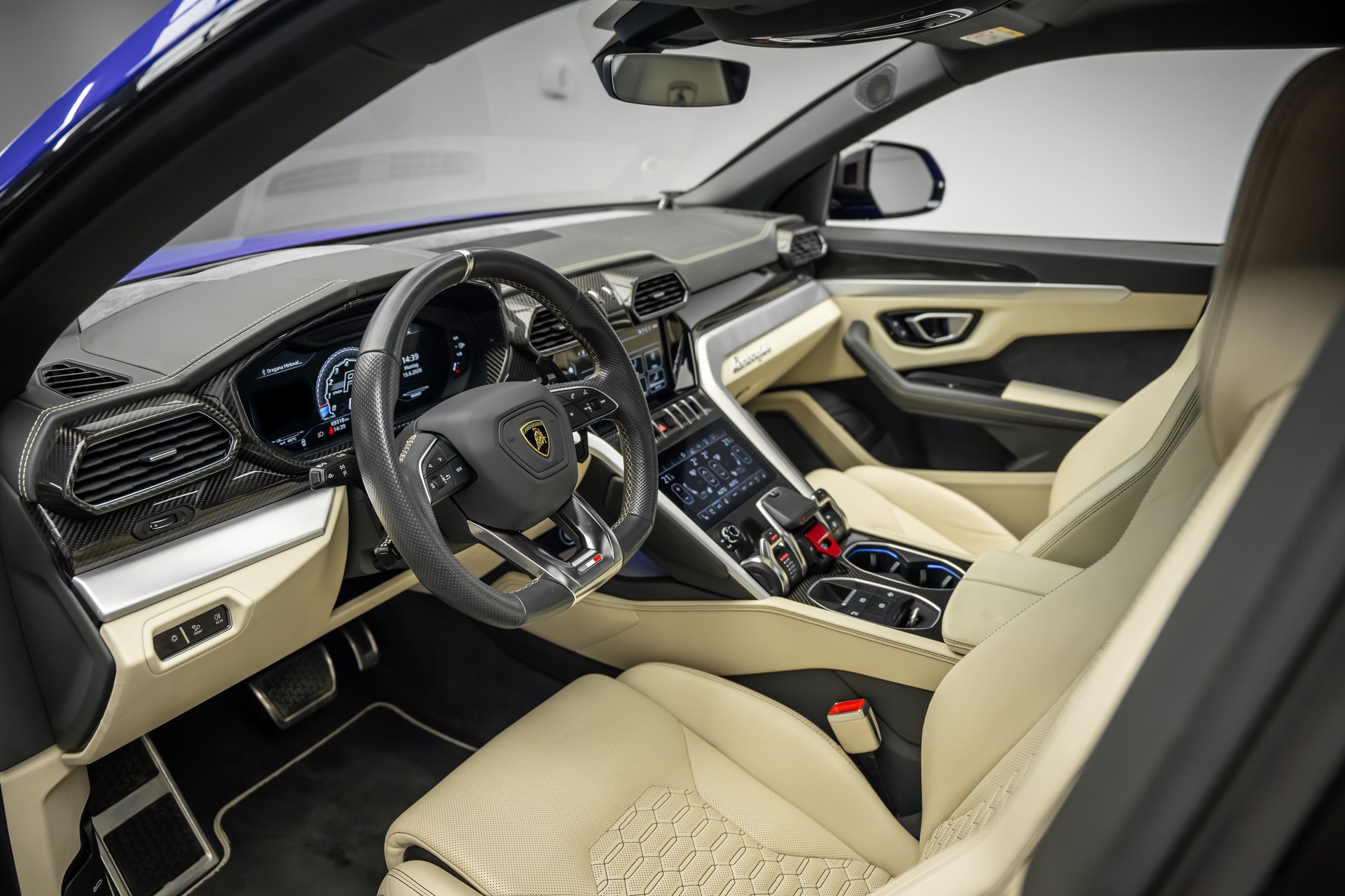 LAMBORGHINI URUS * FULL CARBON INNEN & AUSSEN * 23 ZOLL SCHMIEDERÄDER * LEASING AB 925 *-image-15