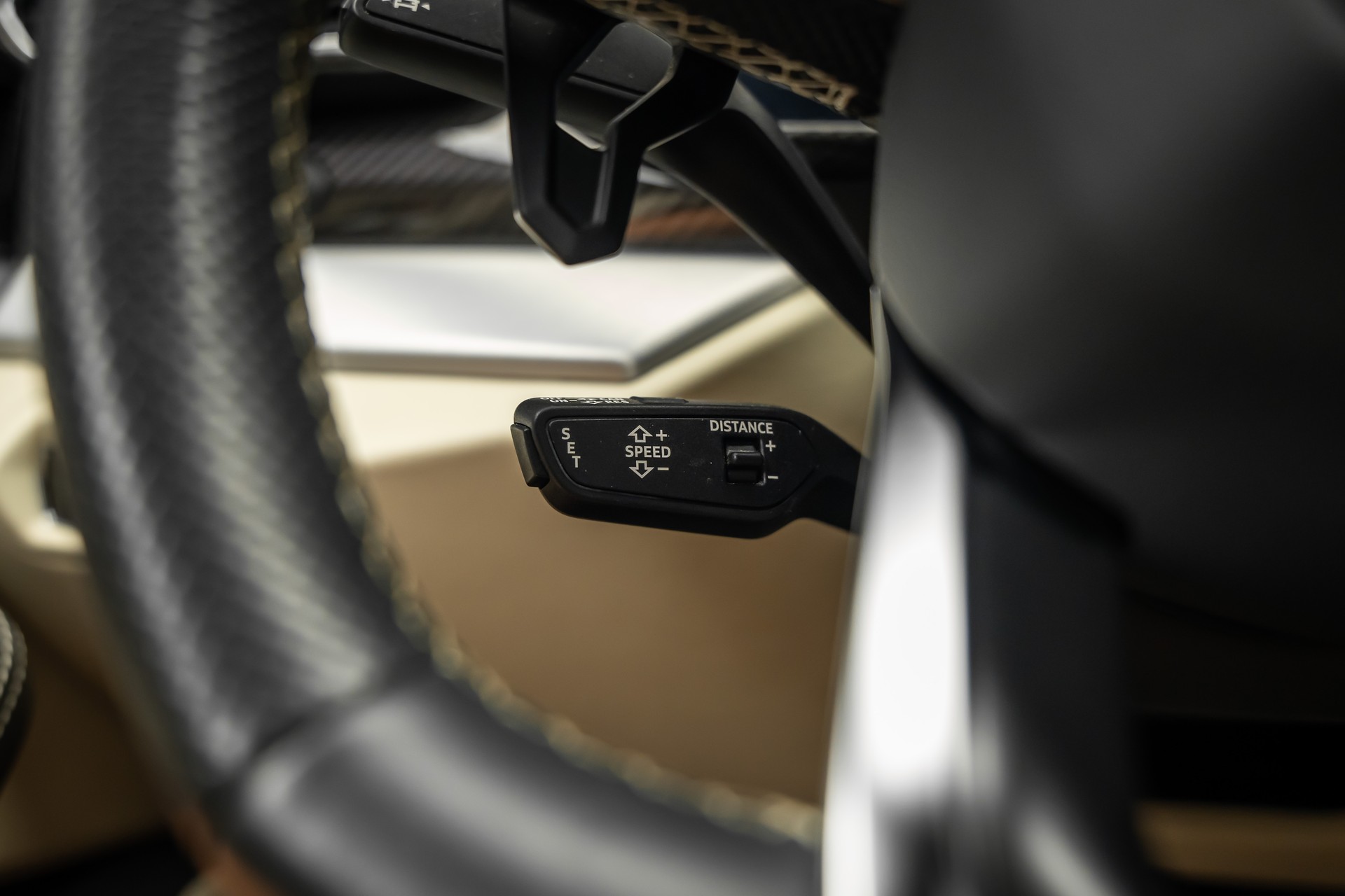 LAMBORGHINI URUS * FULL CARBON INNEN & AUSSEN * 23 ZOLL SCHMIEDERÄDER * LEASING AB 925 *-image-30