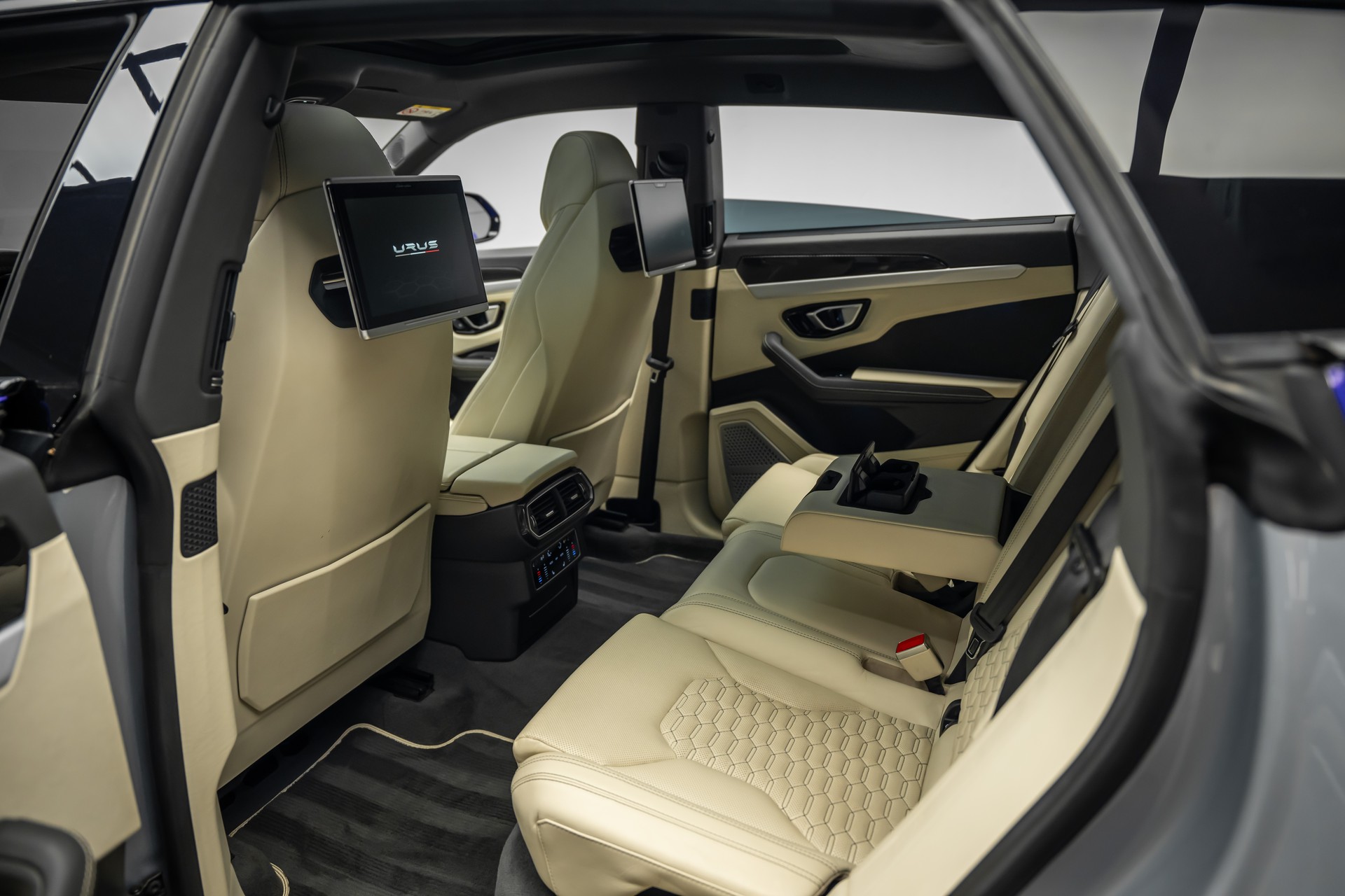 LAMBORGHINI URUS * FULL CARBON INNEN & AUSSEN * 23 ZOLL SCHMIEDERÄDER * LEASING AB 925 *-image-19