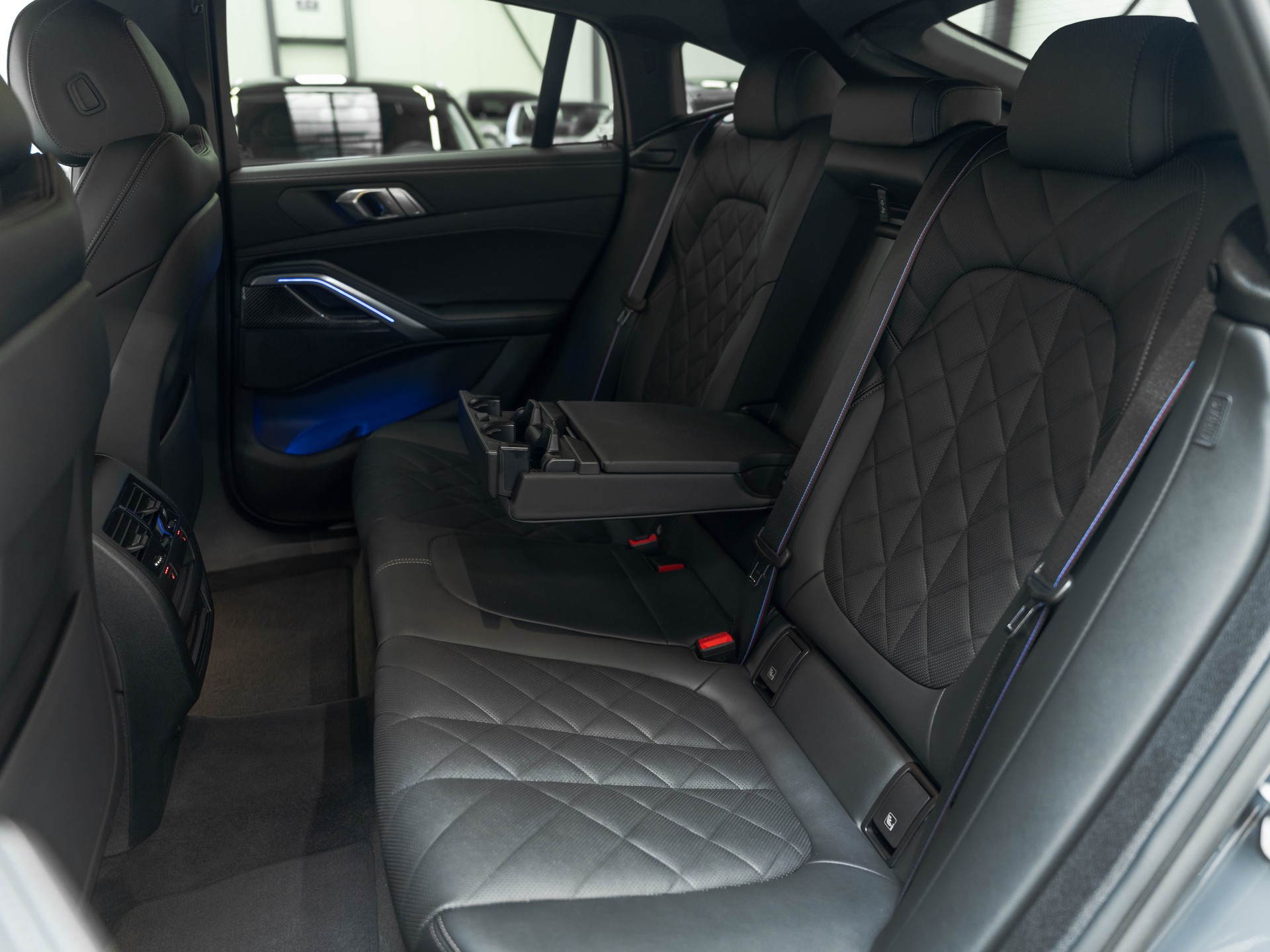 BMW X6 xDrive 48V M60i M Sport Pro Steptronic-image-11