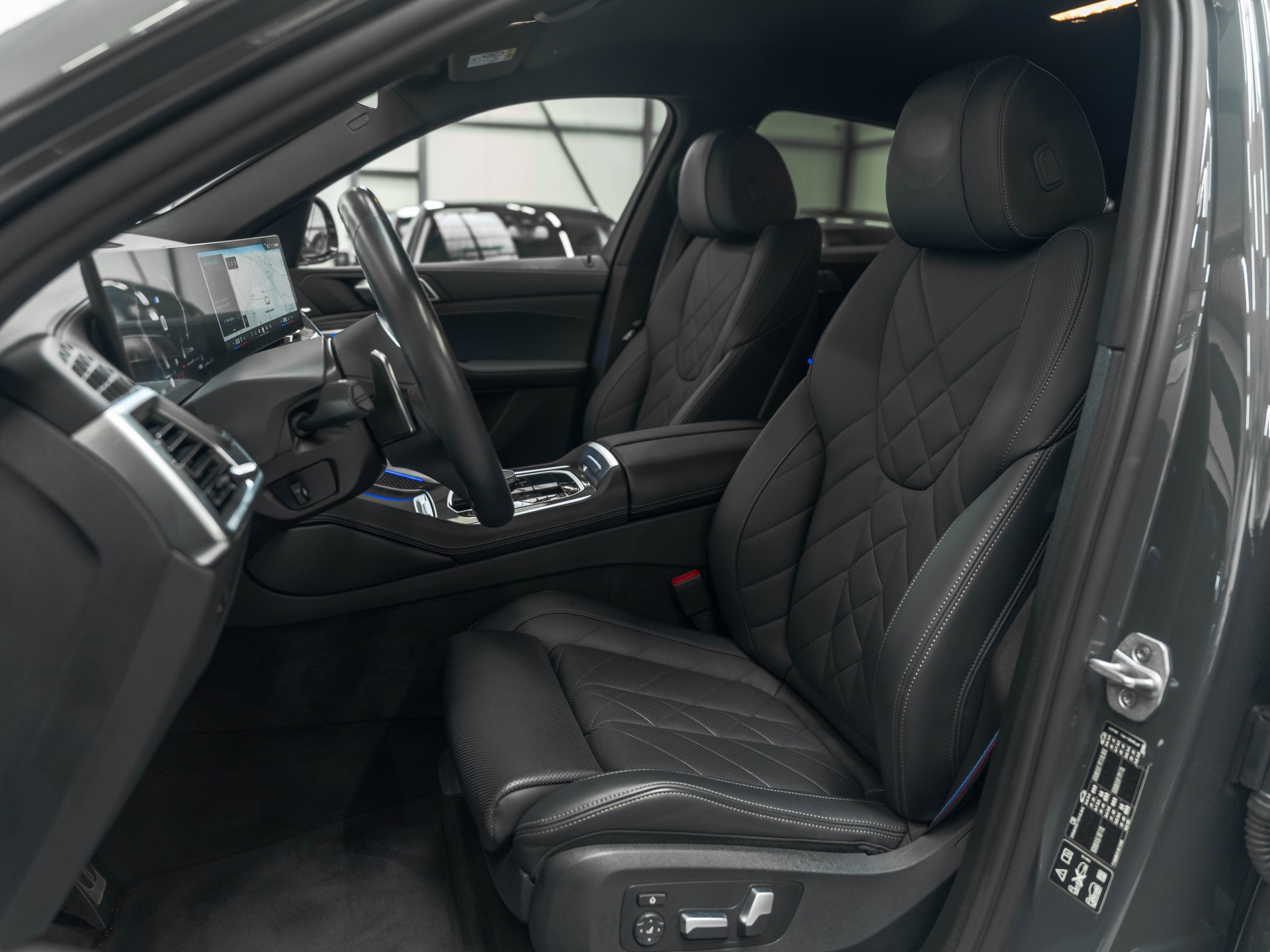 BMW X6 xDrive 48V M60i M Sport Pro Steptronic-image-9