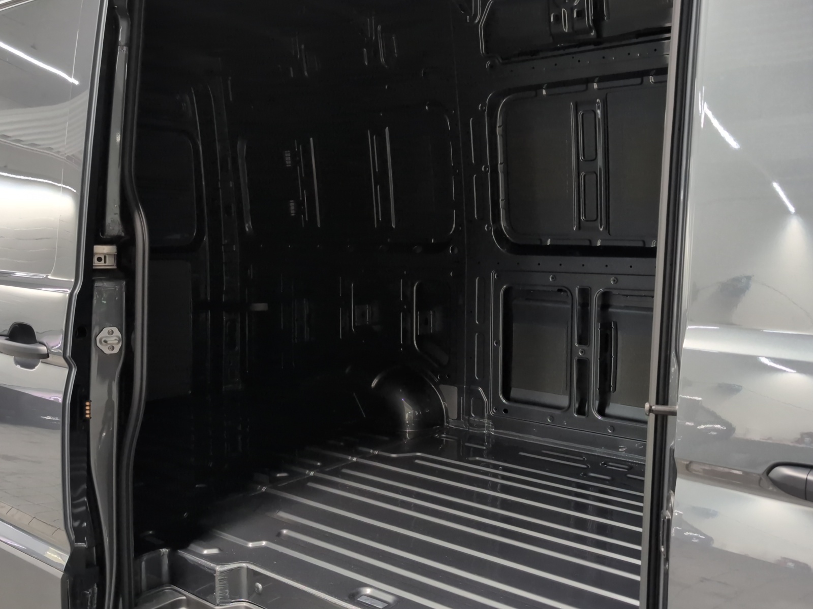 VW Crafter 35 2.0 BiTDI L3 4Motion A-image-7