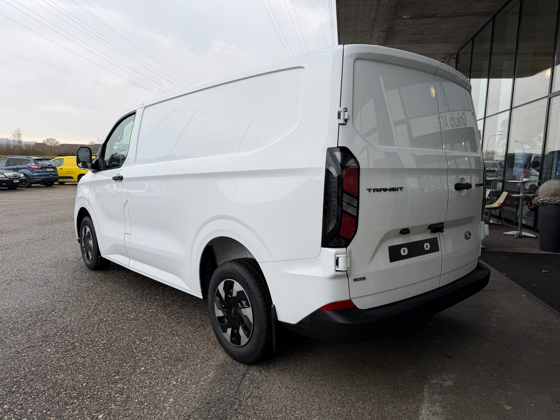 FORD Transit Custom Van PHEV 320 L1H1 Trend Automat-image-3