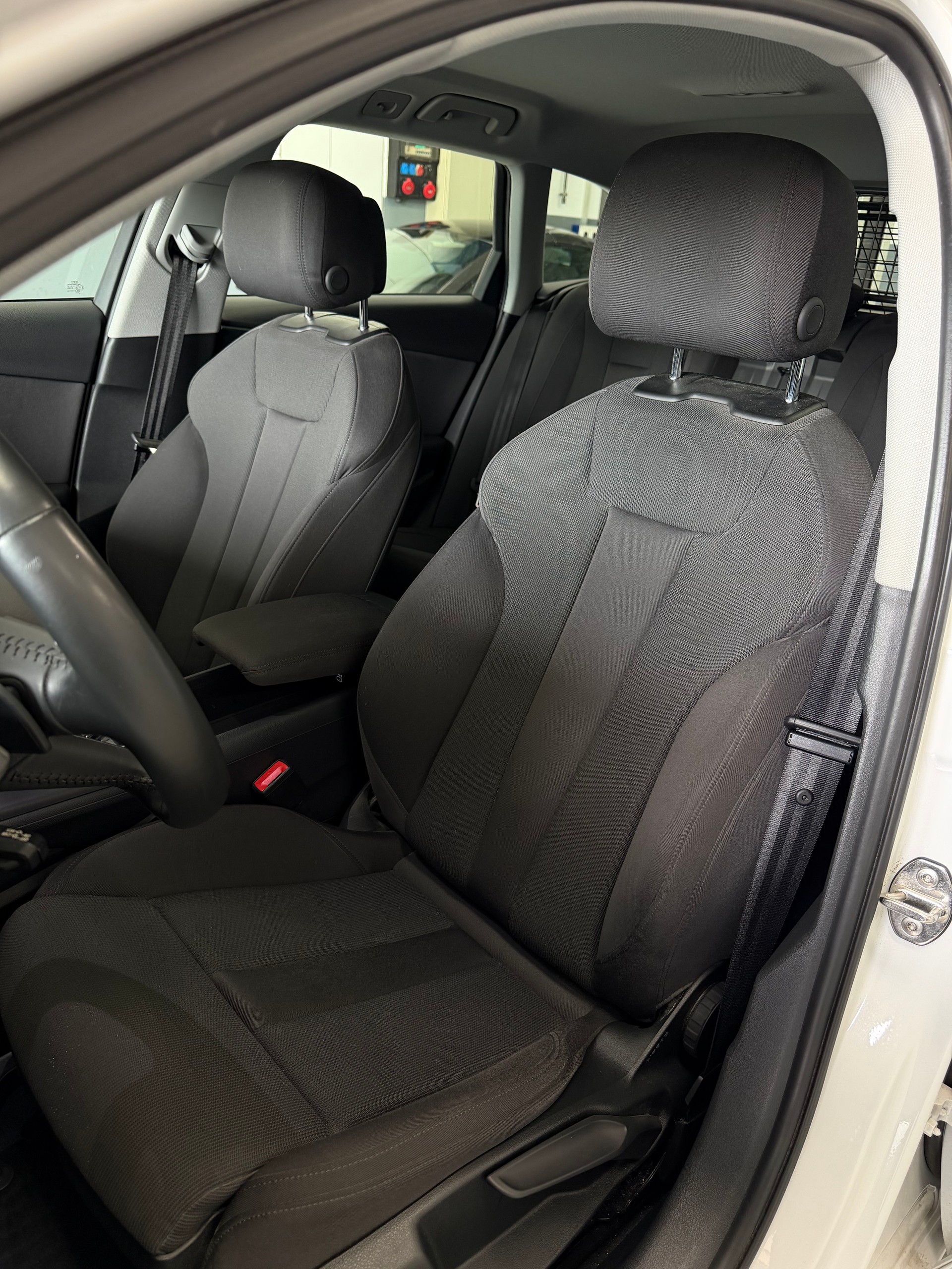AUDI A4 Avant 40 TDI advanced quattro *Standheizung*Anhängerkupplung*-image-15