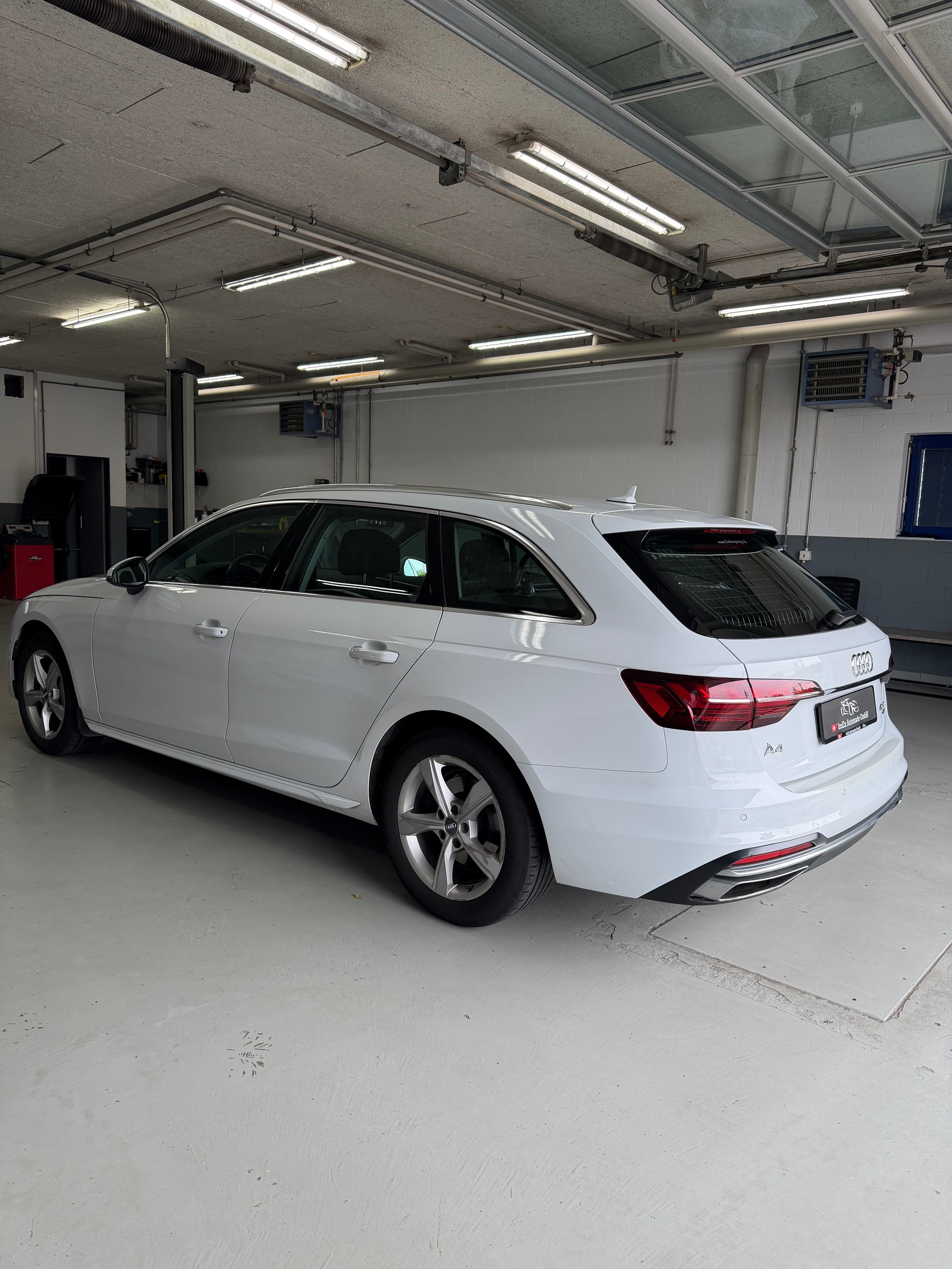 AUDI A4 Avant 40 TDI advanced quattro *Standheizung*Anhängerkupplung*-image-2