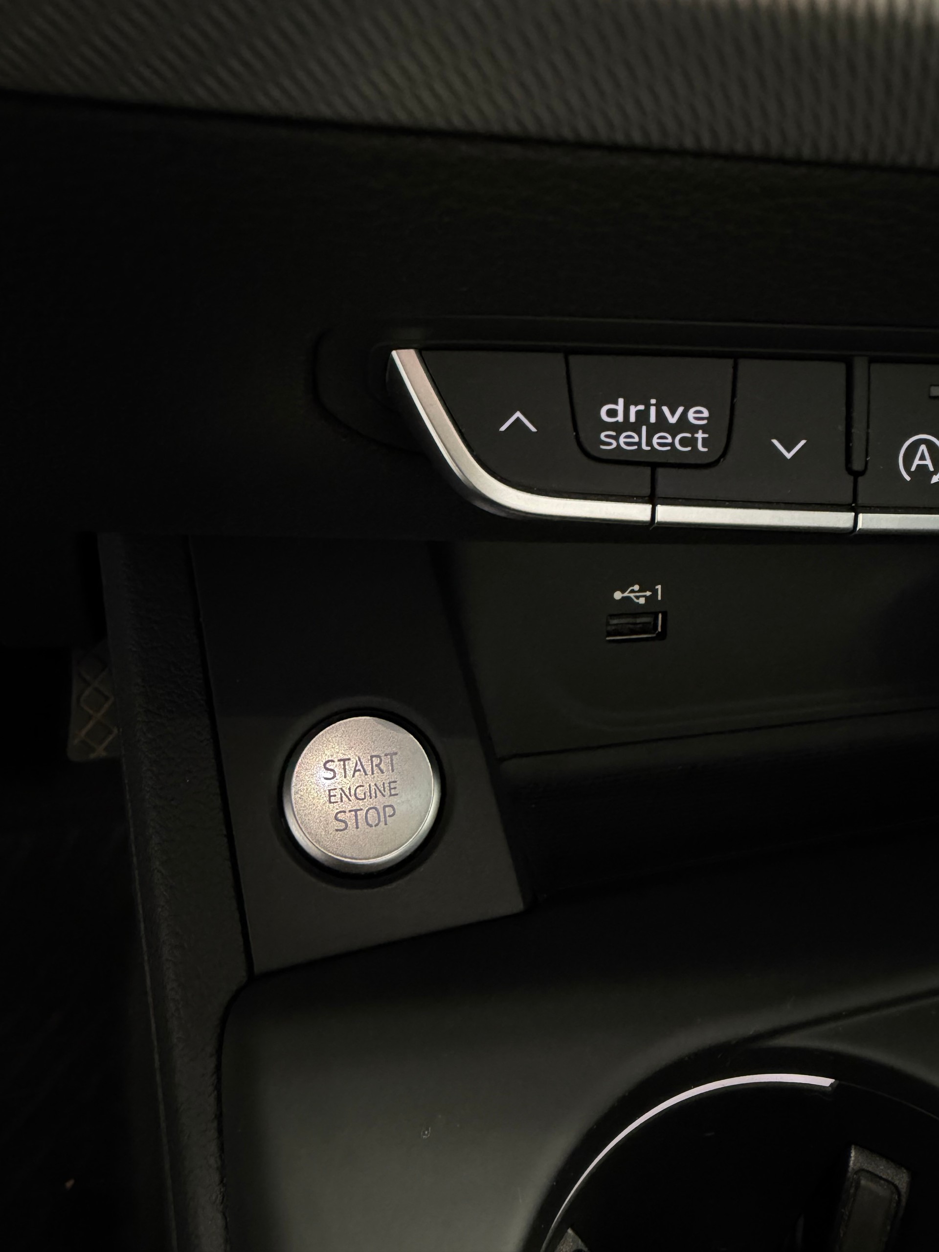 AUDI A4 Avant 40 TDI advanced quattro *Standheizung*Anhängerkupplung*-image-13