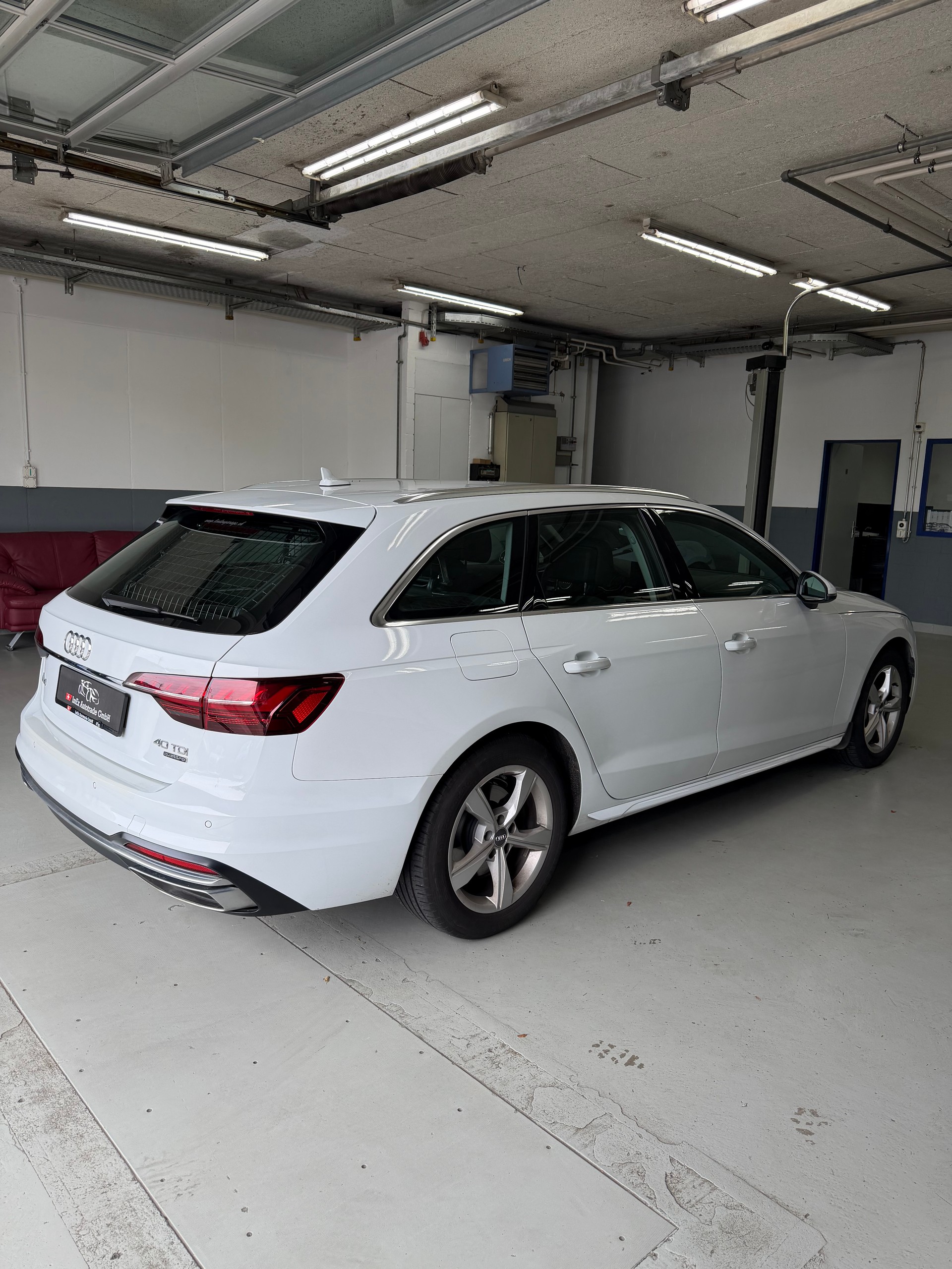 AUDI A4 Avant 40 TDI advanced quattro *Standheizung*Anhängerkupplung*-image-4