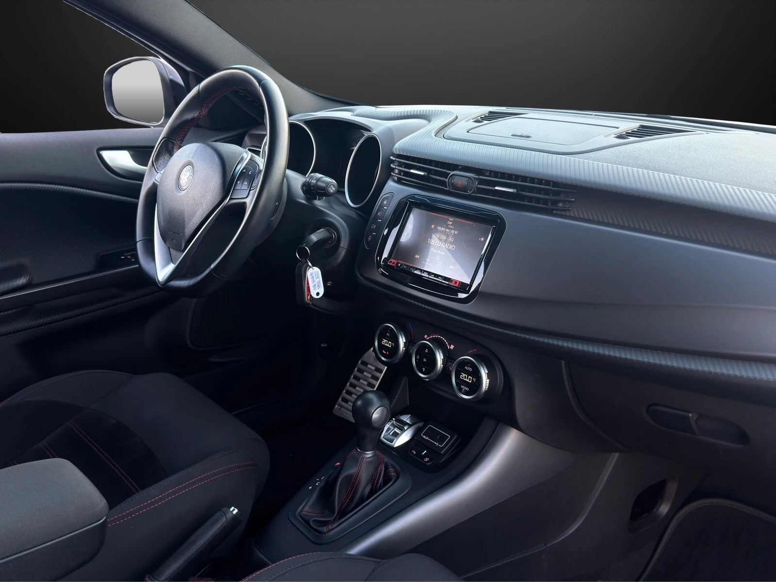 ALFA ROMEO Giulietta 2.0 JTDM Veloce TCT Carbon Edition mit 170 PS-image-9