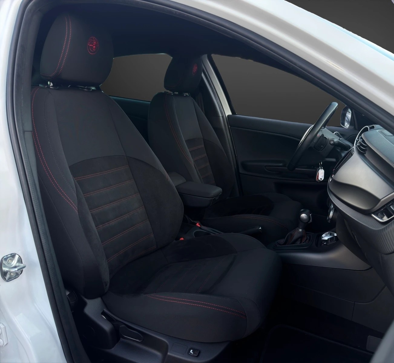 ALFA ROMEO Giulietta 2.0 JTDM Veloce TCT Carbon Edition mit 170 PS-image-8