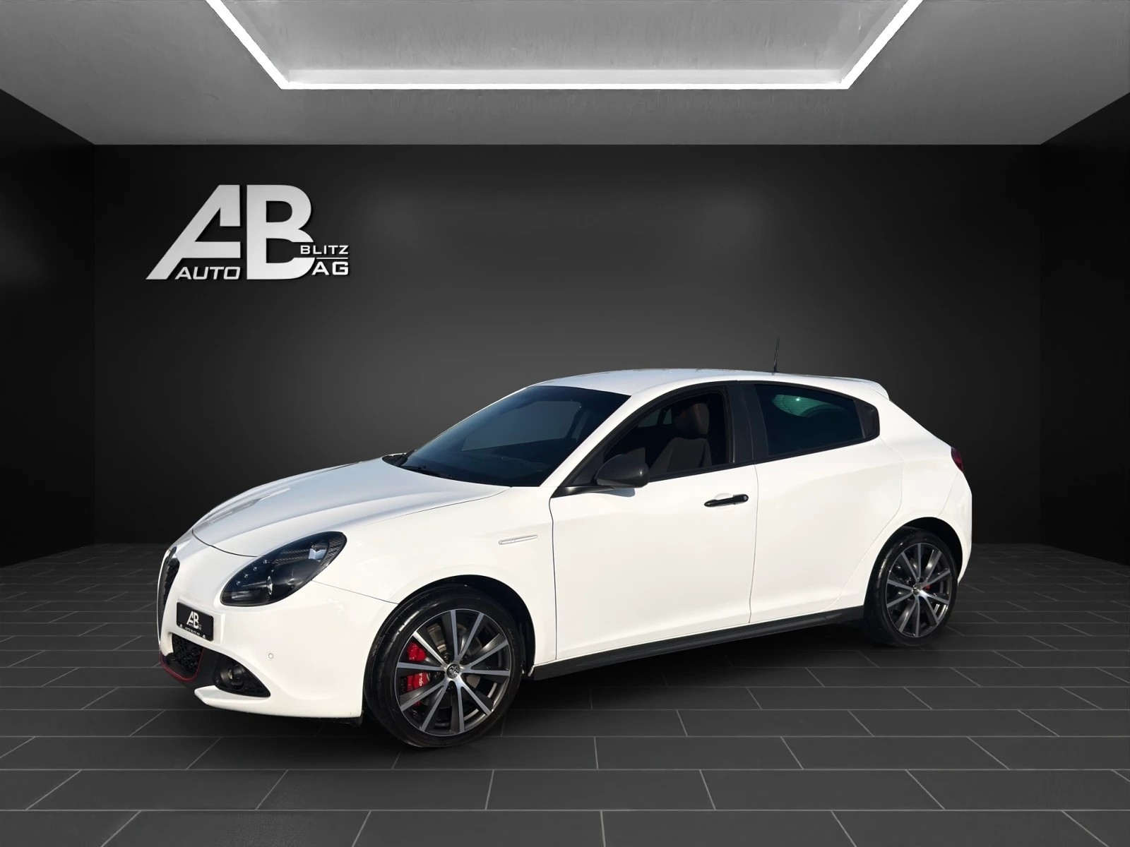 ALFA ROMEO Giulietta 2.0 JTDM Veloce TCT Carbon Edition mit 170 PS-image-1