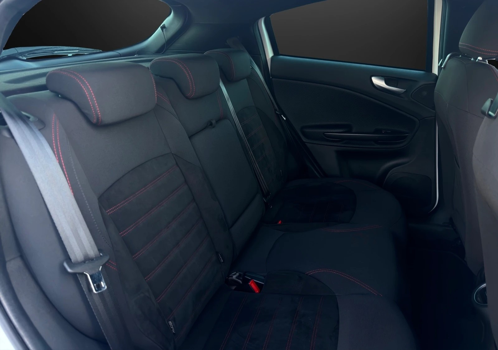 ALFA ROMEO Giulietta 2.0 JTDM Veloce TCT Carbon Edition mit 170 PS-image-12