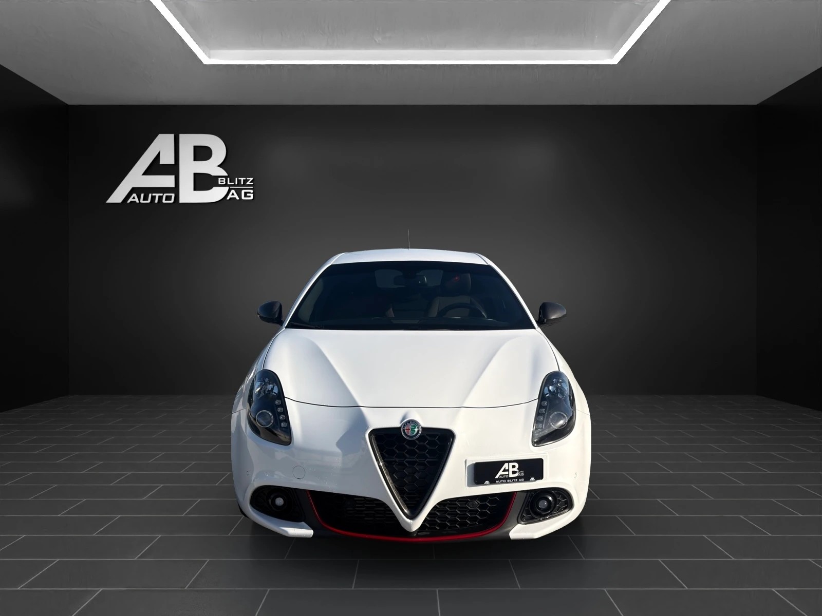 ALFA ROMEO Giulietta 2.0 JTDM Veloce TCT Carbon Edition mit 170 PS-image-0