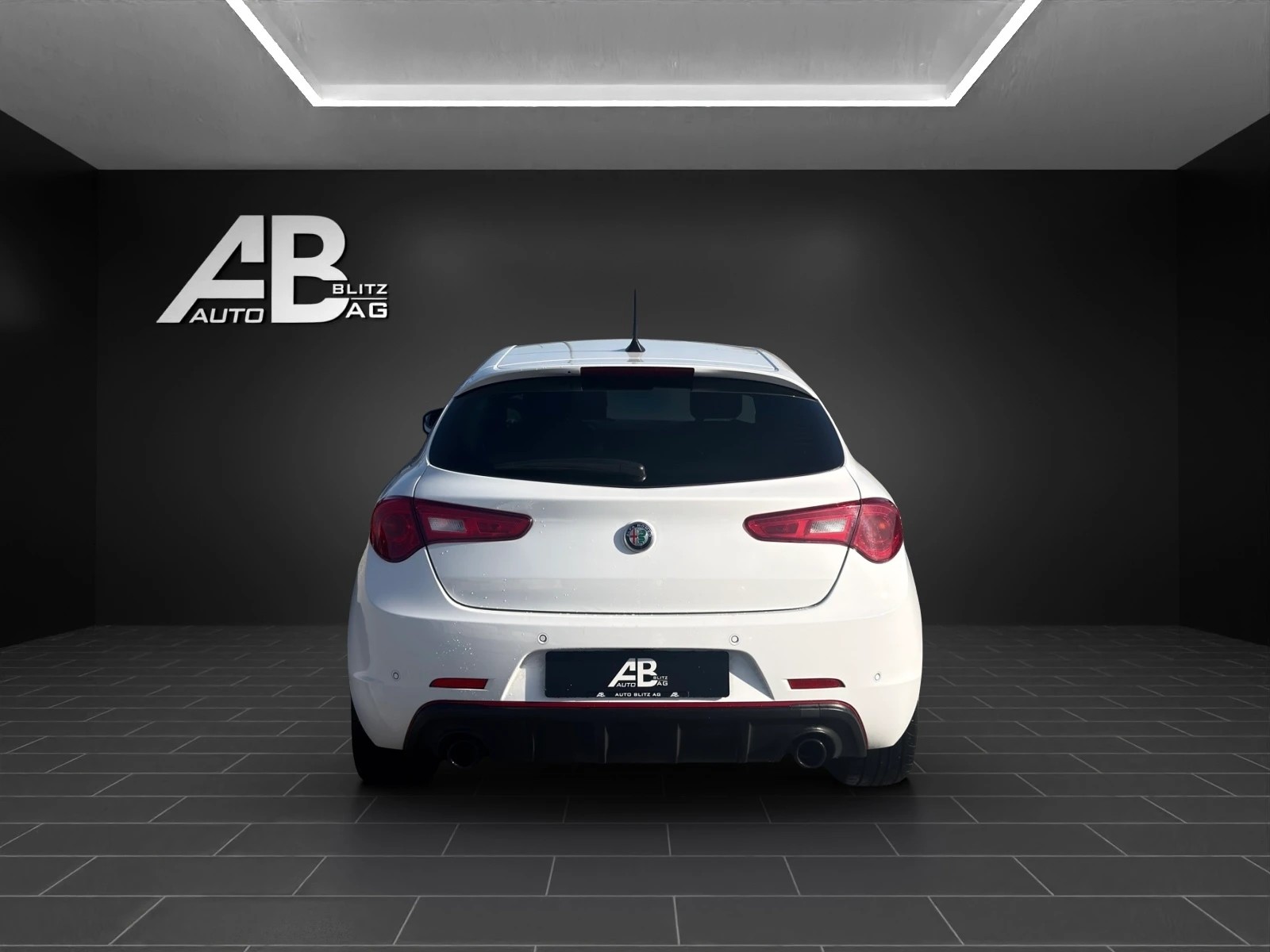 ALFA ROMEO Giulietta 2.0 JTDM Veloce TCT Carbon Edition mit 170 PS-image-3