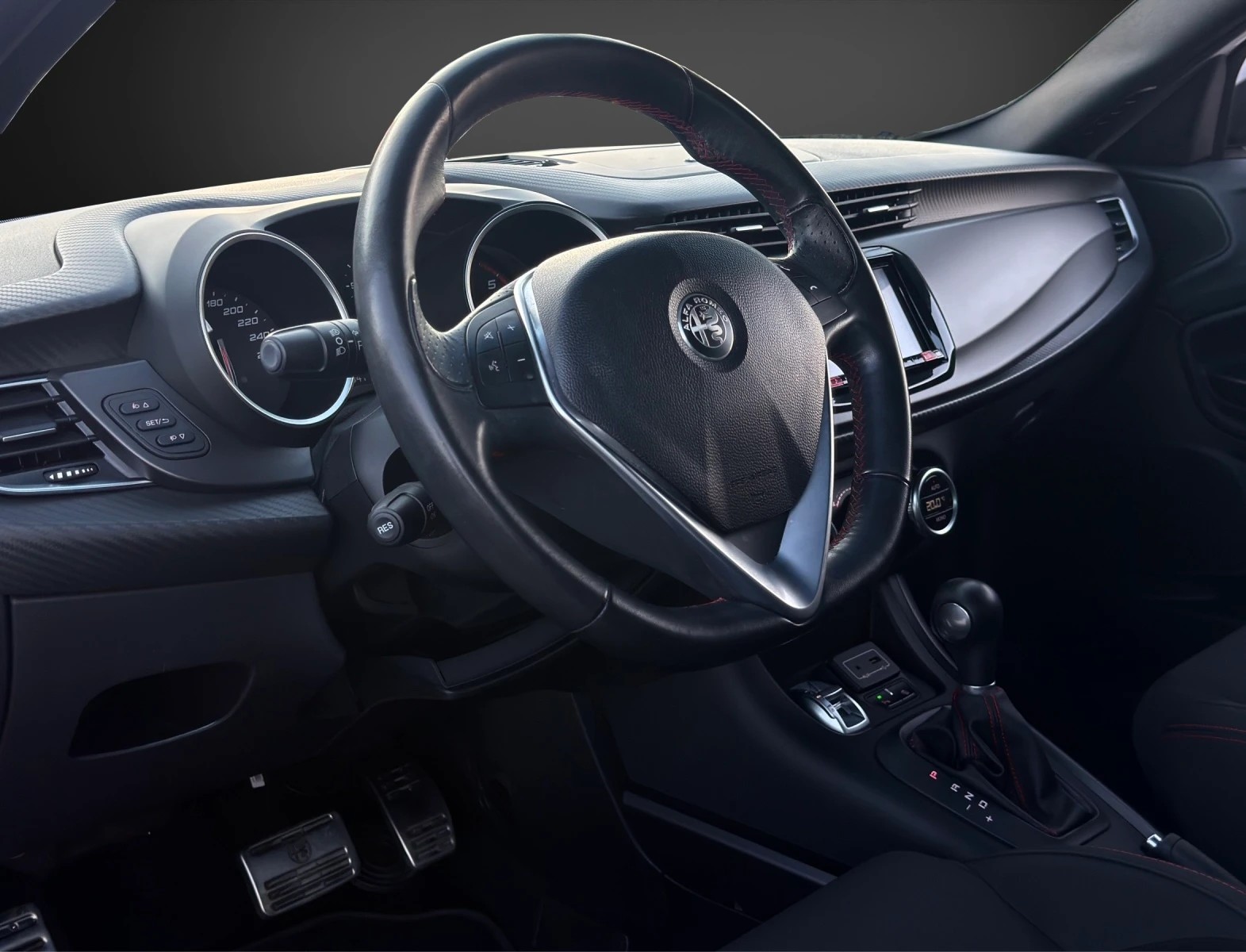 ALFA ROMEO Giulietta 2.0 JTDM Veloce TCT Carbon Edition mit 170 PS-image-7