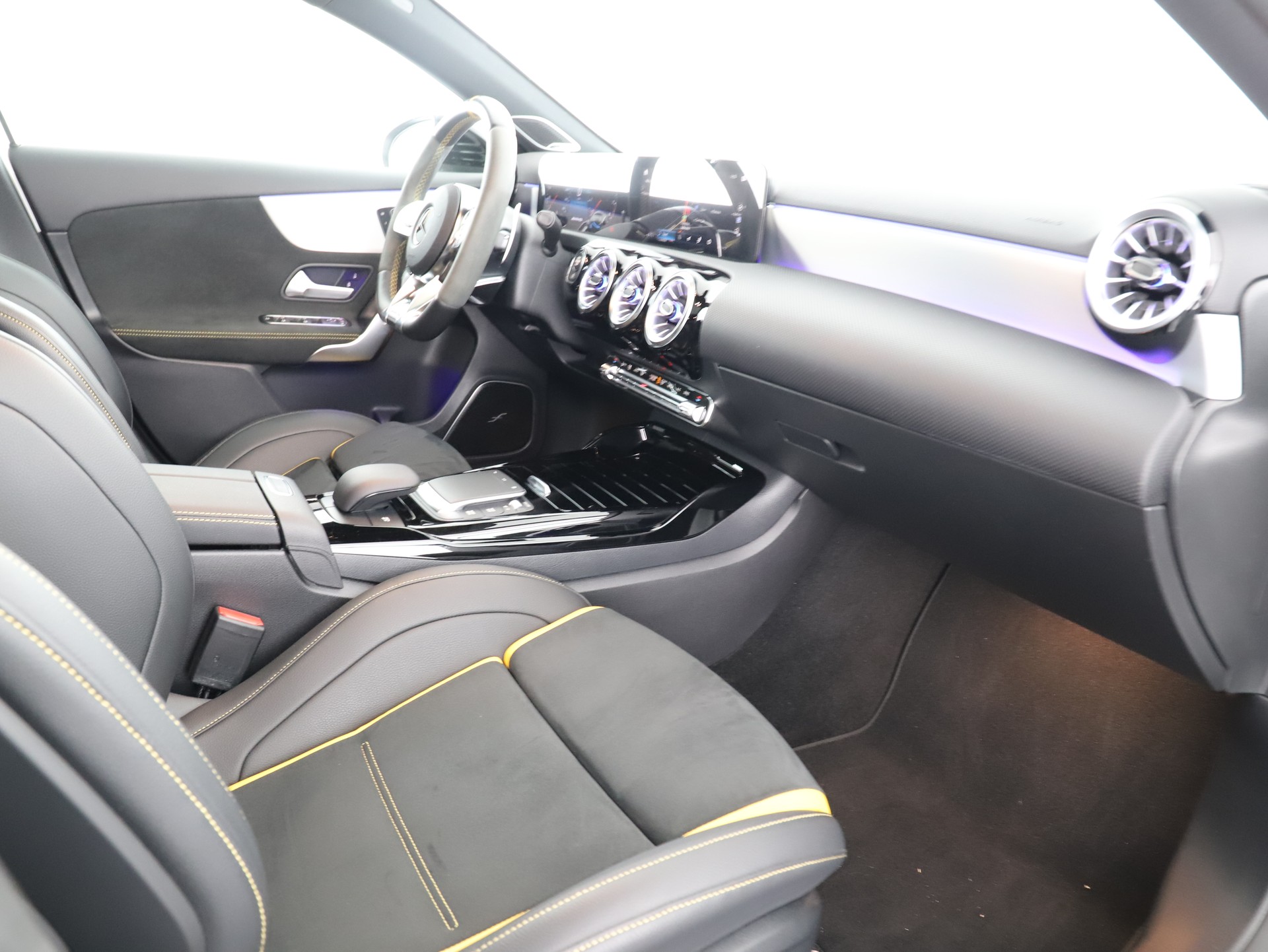 MERCEDES-BENZ A 45 S AMG 4Matic+-image-9