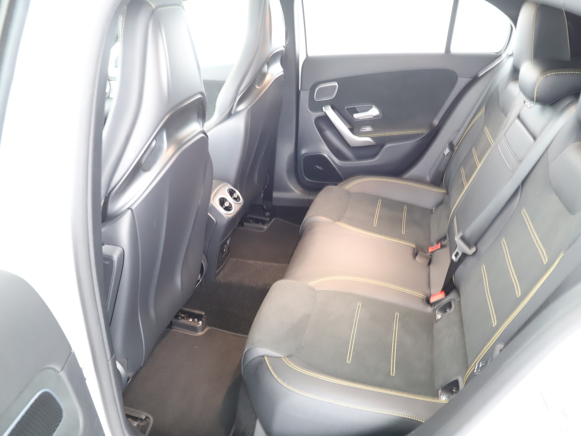 MERCEDES-BENZ A 45 S AMG 4Matic+-image-12