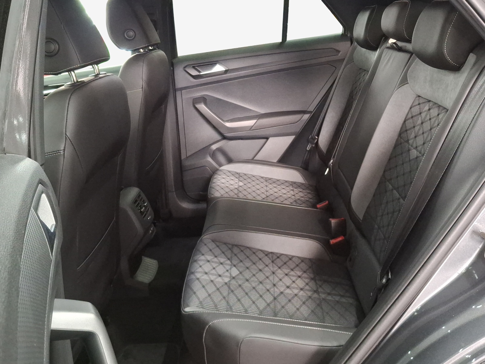 VW T-Roc 1.5 TSI EVO R-Line DSG-image-11