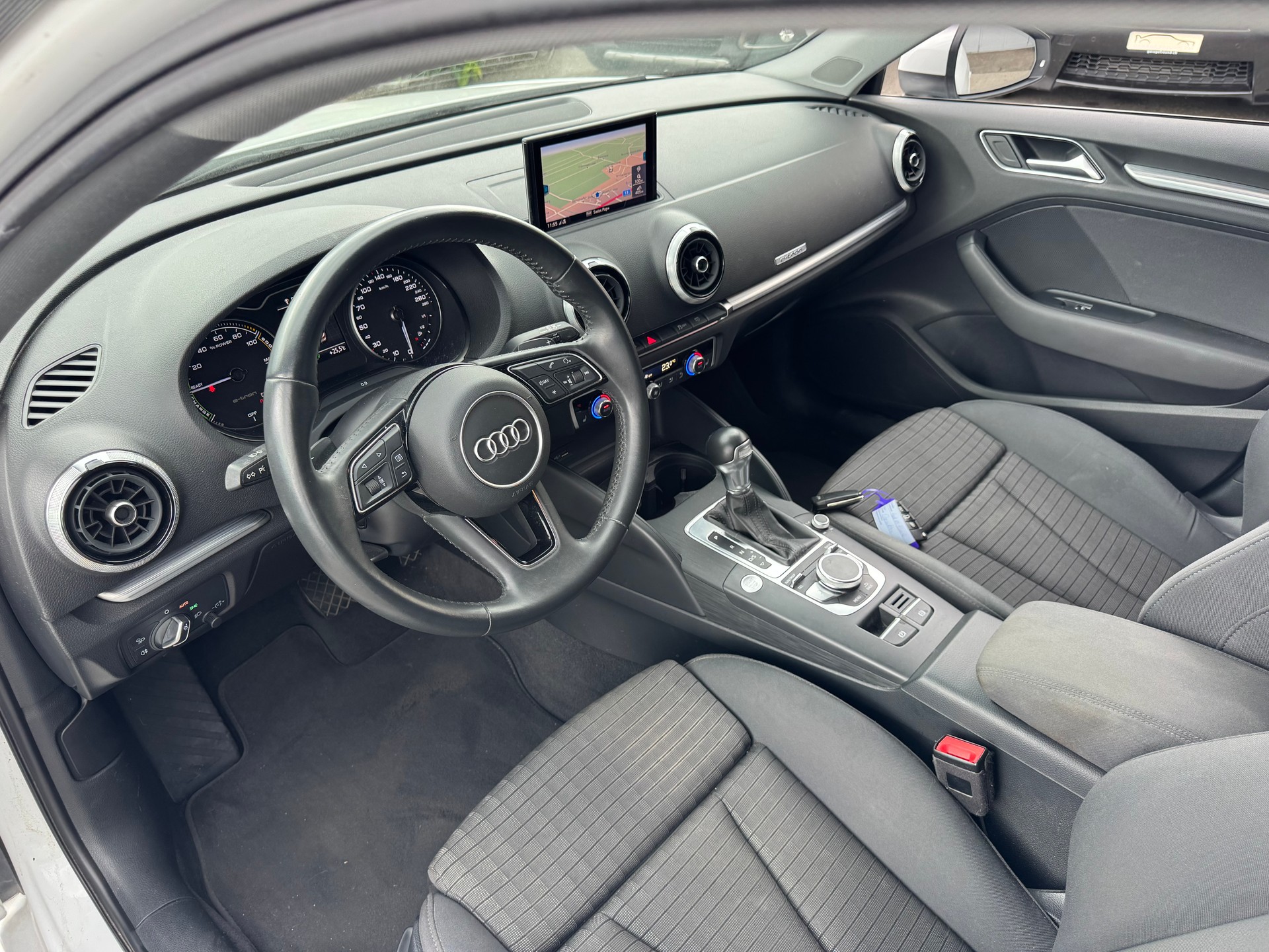 AUDI A3 Sportback 1.4 e-tron Sport S-tronic-image-9