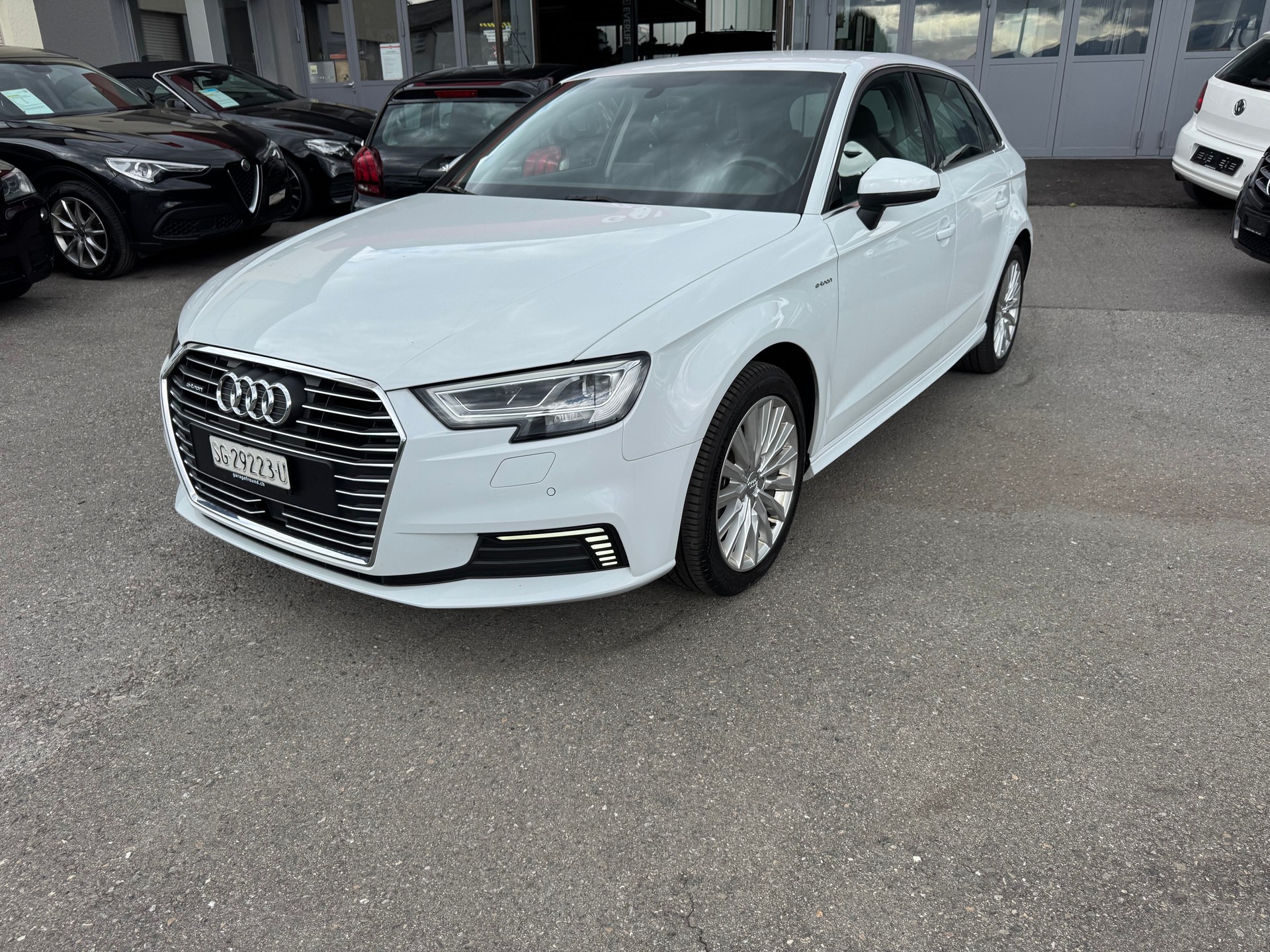 AUDI A3 Sportback 1.4 e-tron Sport S-tronic-image-0