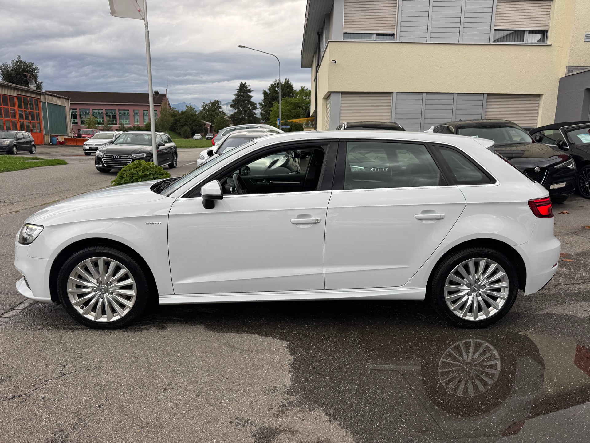 AUDI A3 Sportback 1.4 e-tron Sport S-tronic-image-4