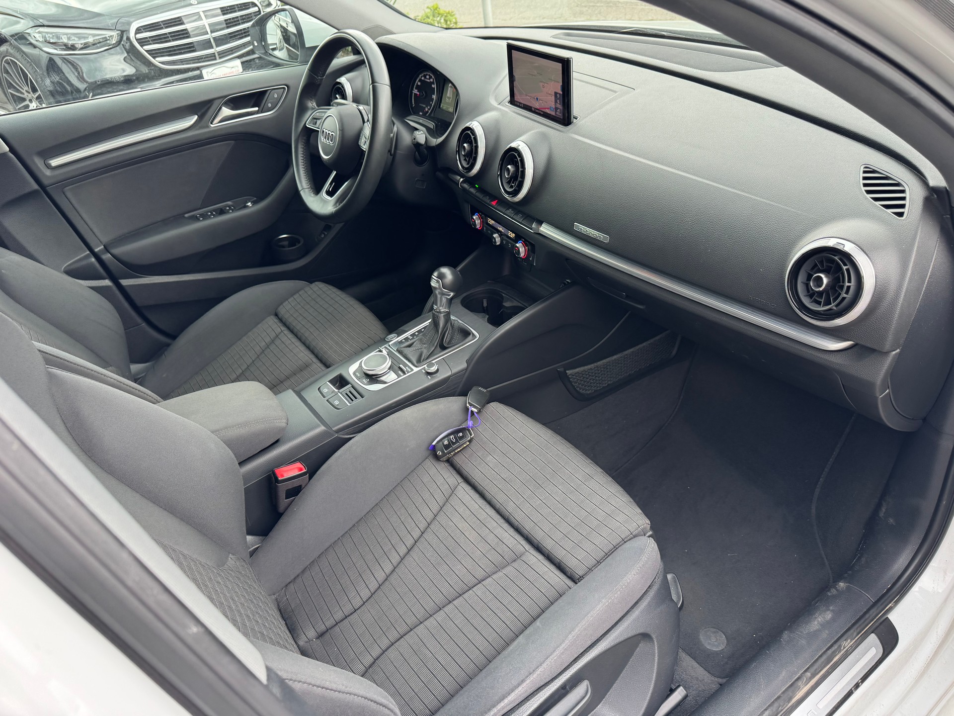 AUDI A3 Sportback 1.4 e-tron Sport S-tronic-image-8
