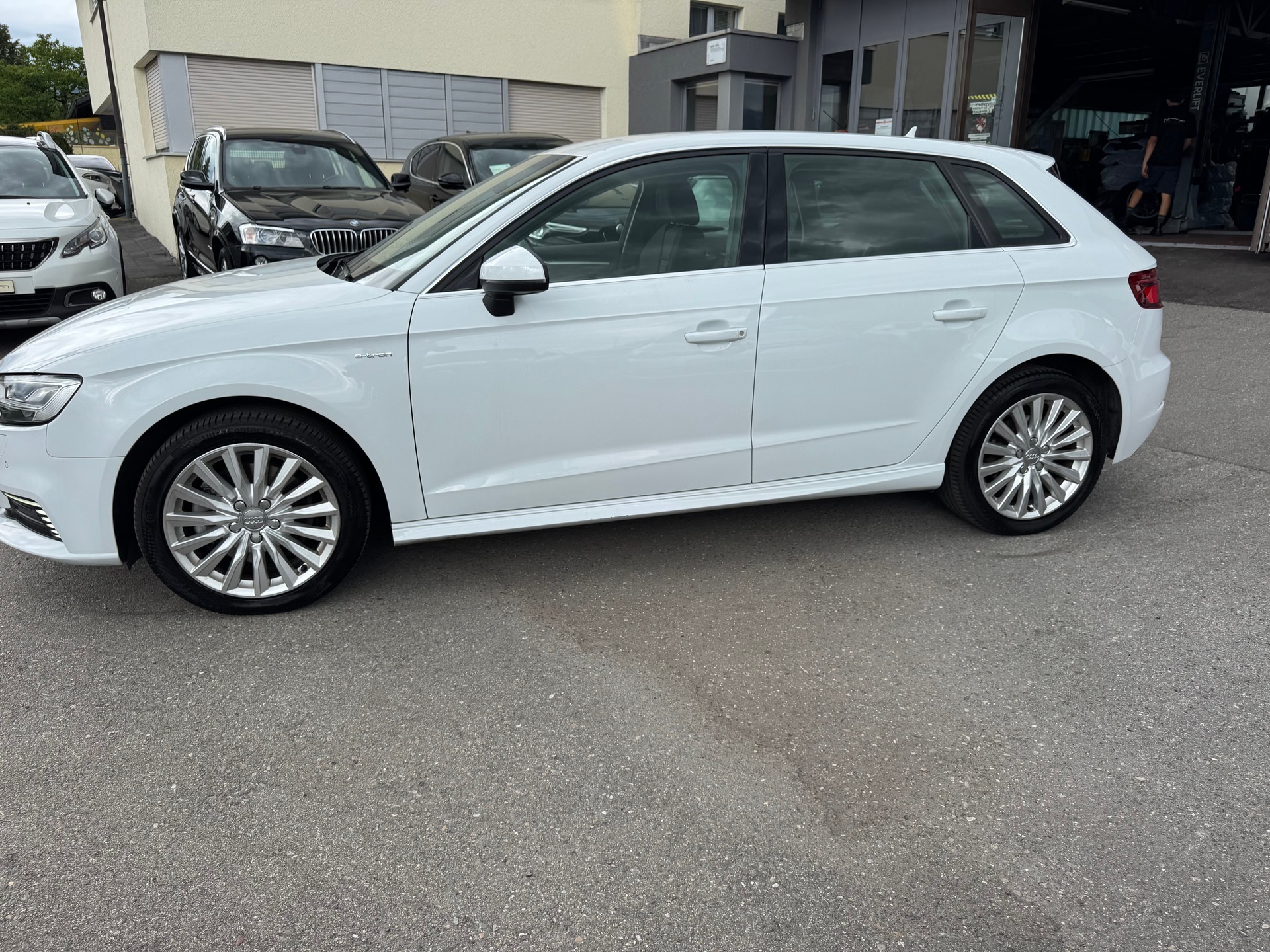 AUDI A3 Sportback 1.4 e-tron Sport S-tronic-image-3