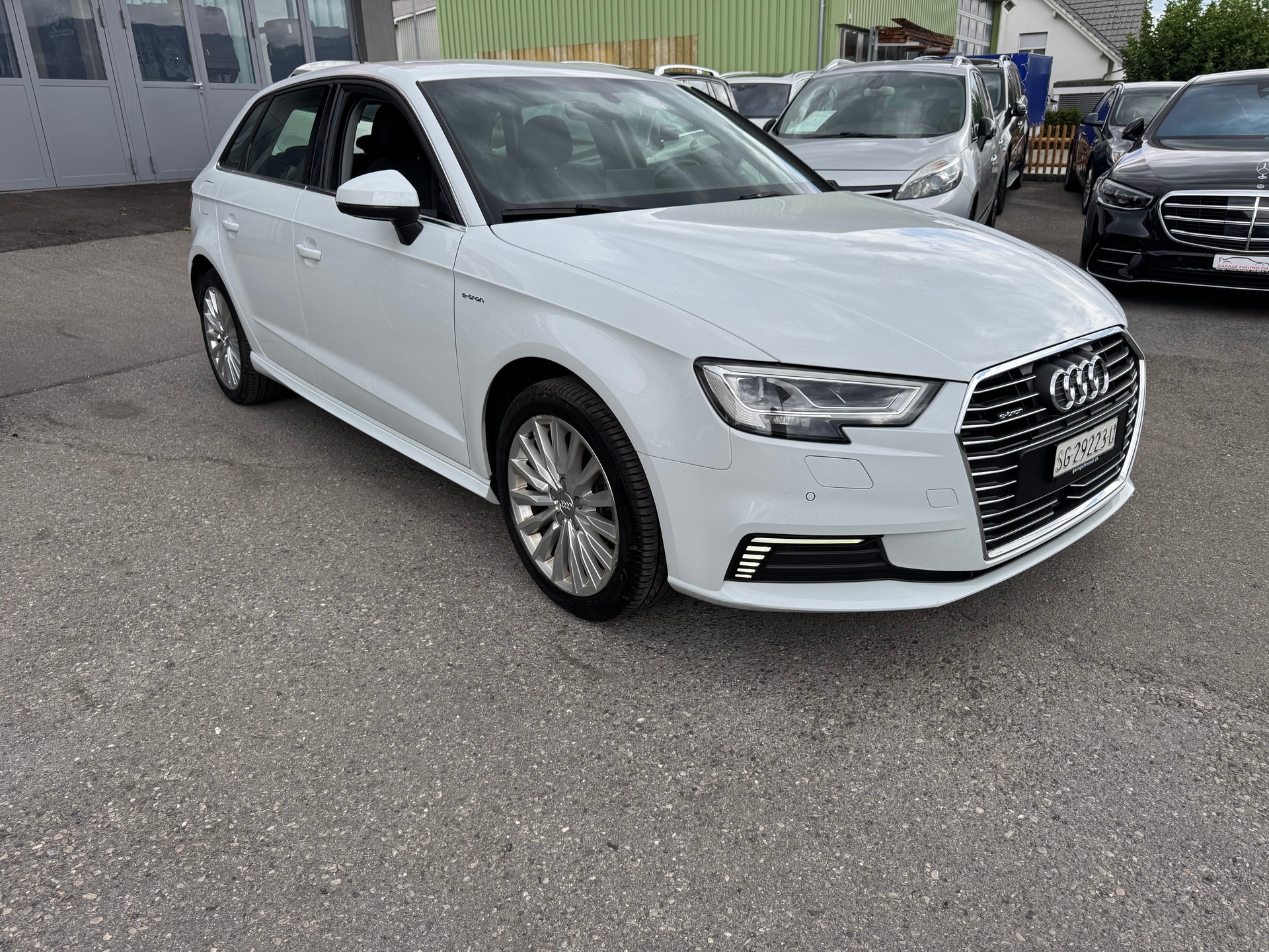 AUDI A3 Sportback 1.4 e-tron Sport S-tronic-image-2