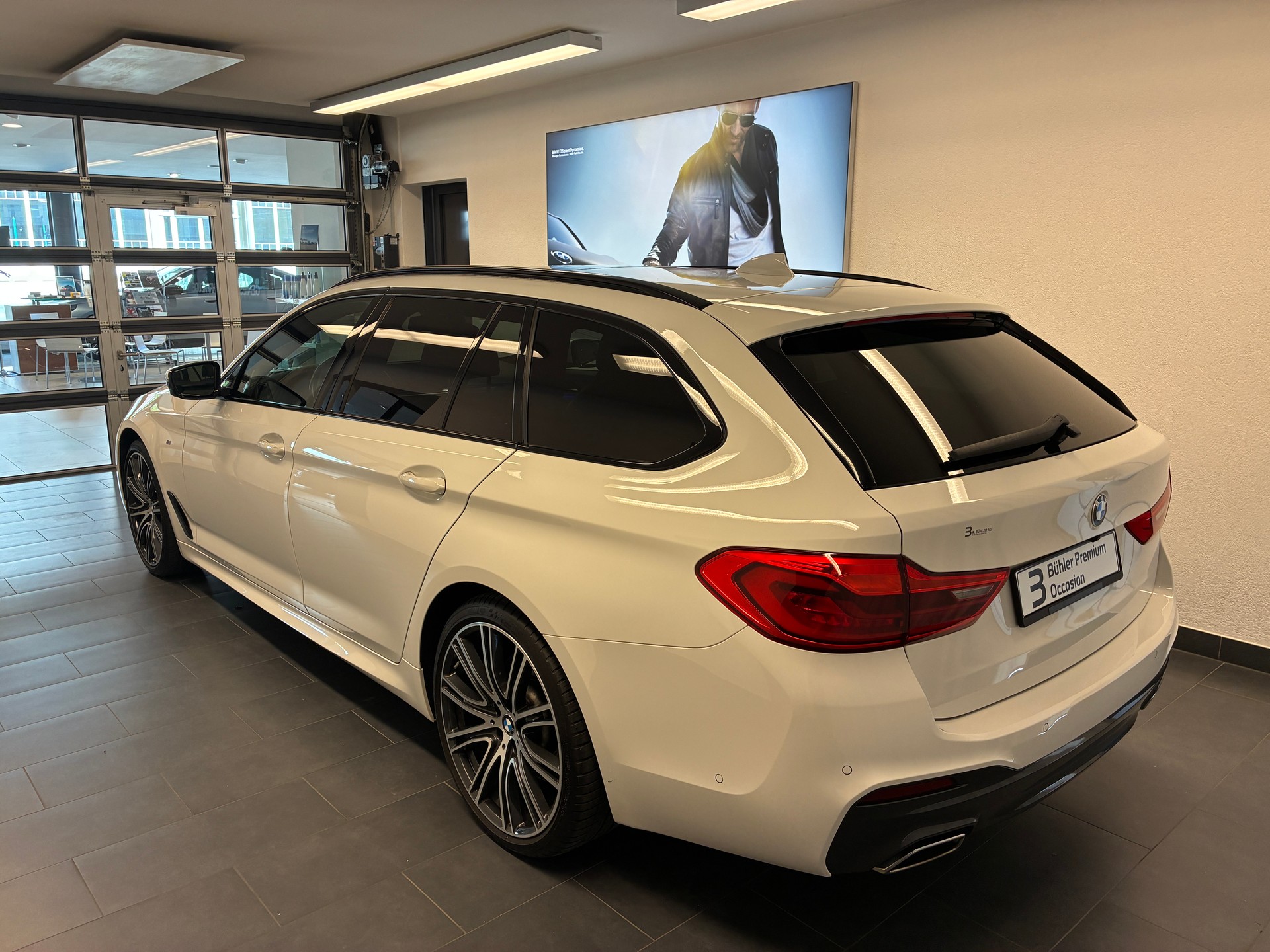 BMW 540d xDrive Touring-image-3