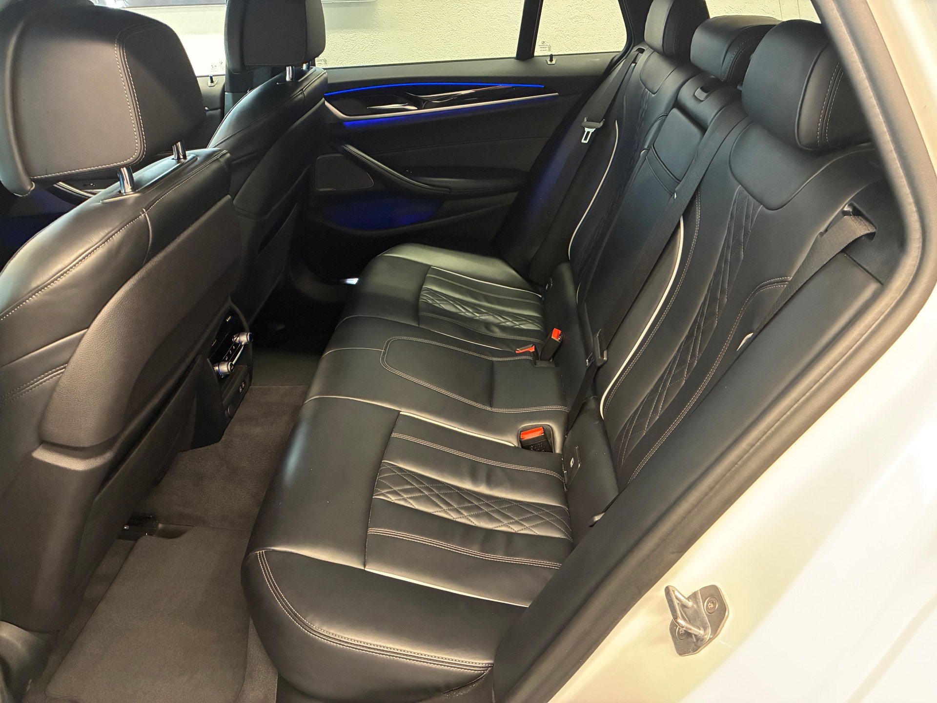 BMW 540d xDrive Touring-image-18