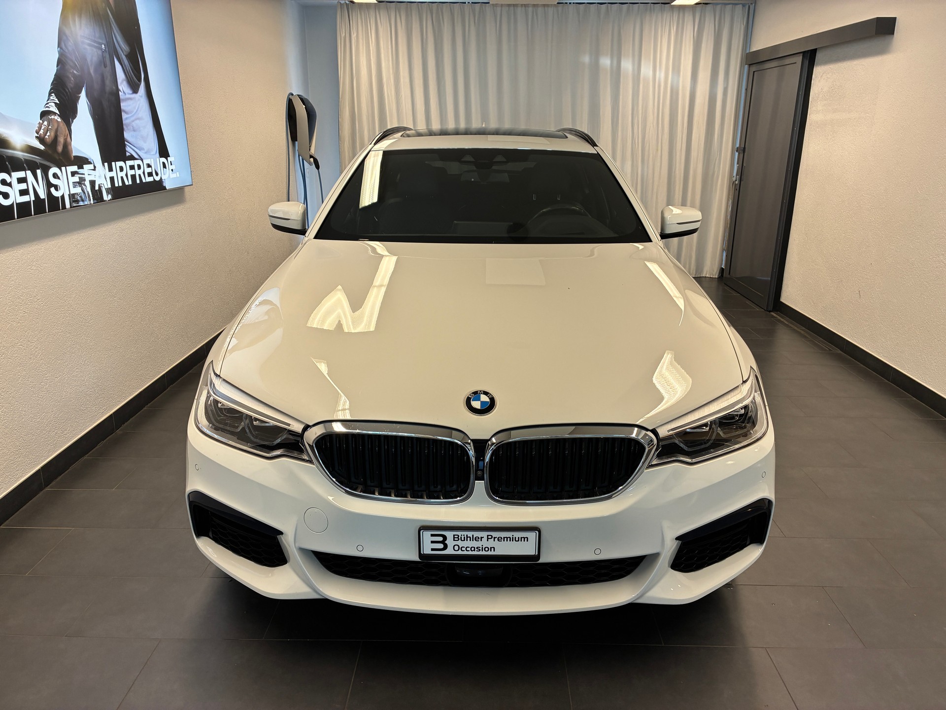 BMW 540d xDrive Touring-image-1