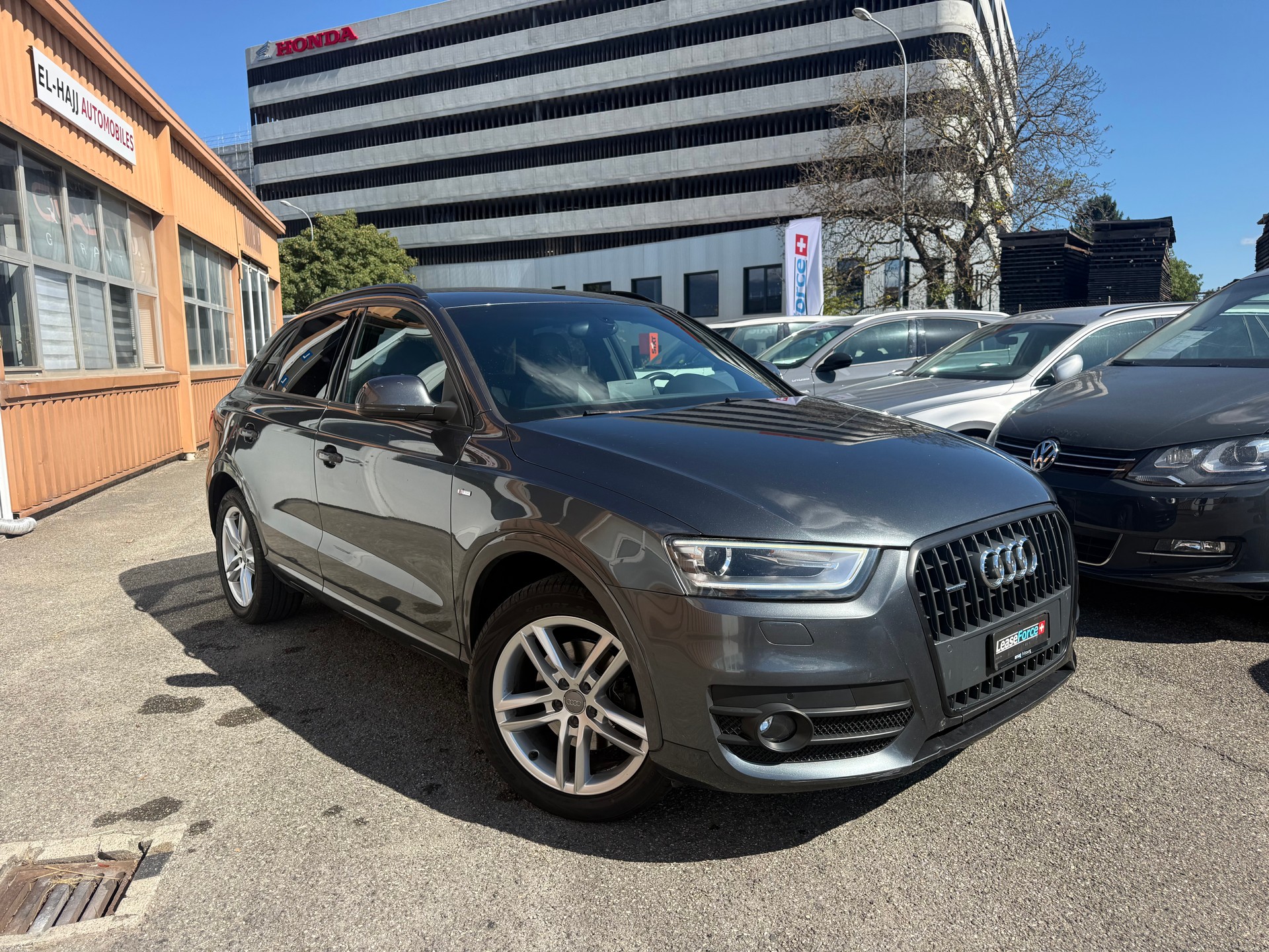 AUDI Q3 2.0 TFSI quattro S-tronic-image-1
