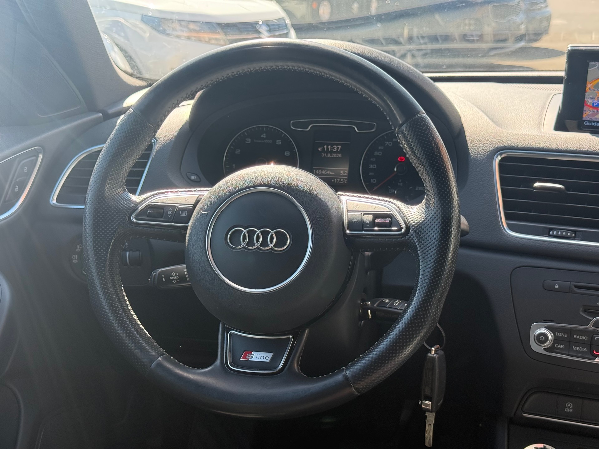 AUDI Q3 2.0 TFSI quattro S-tronic-image-11
